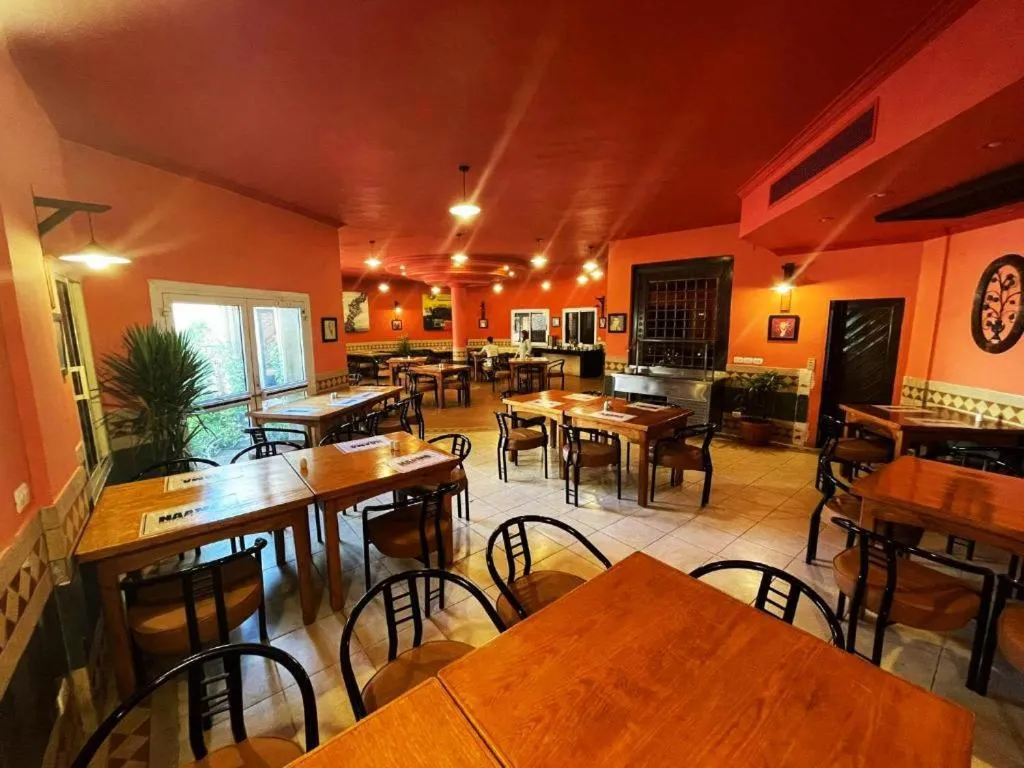 Restaurant/places to eat in Naama Inn Hotel