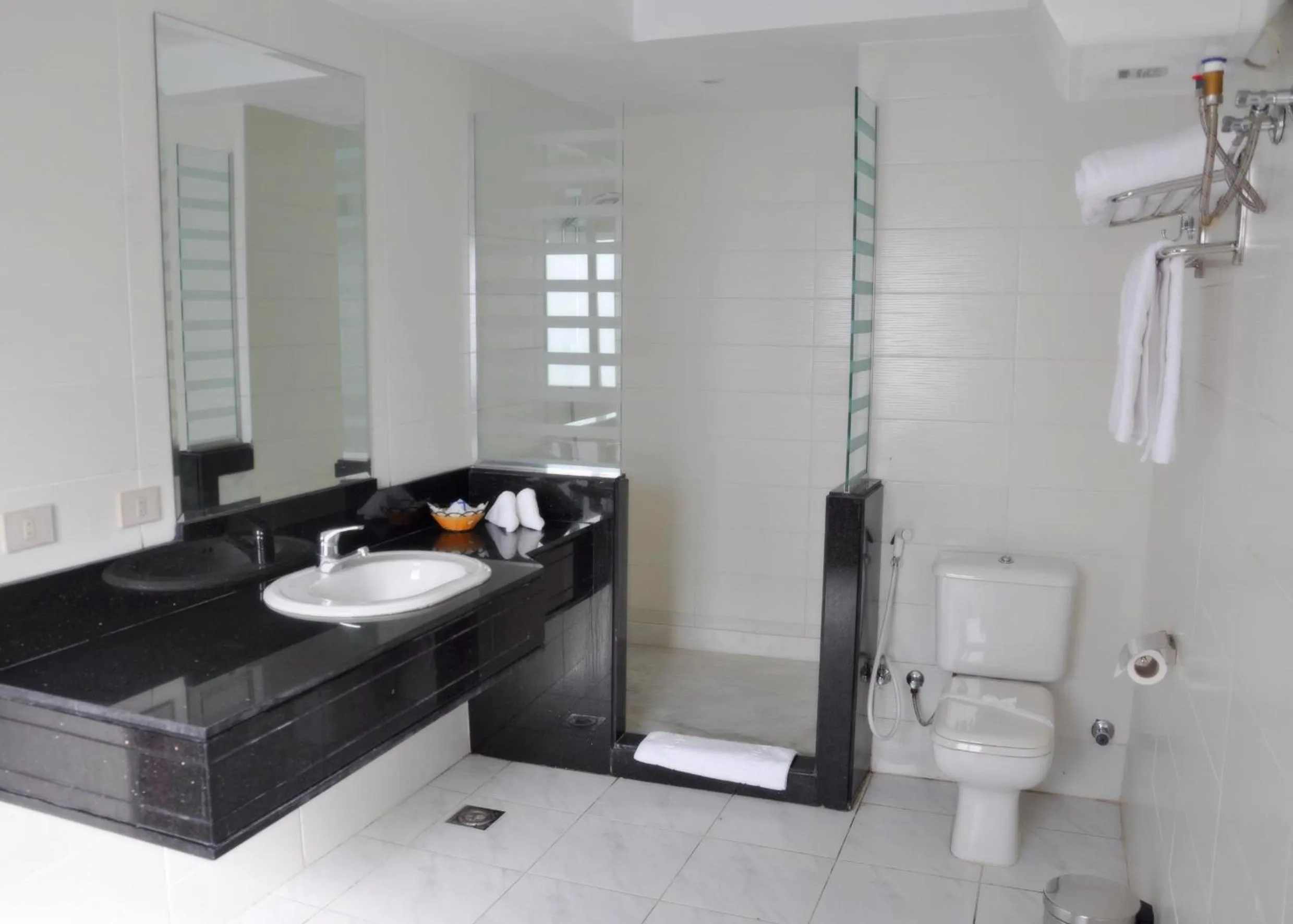 Toilet in Naama Inn Hotel