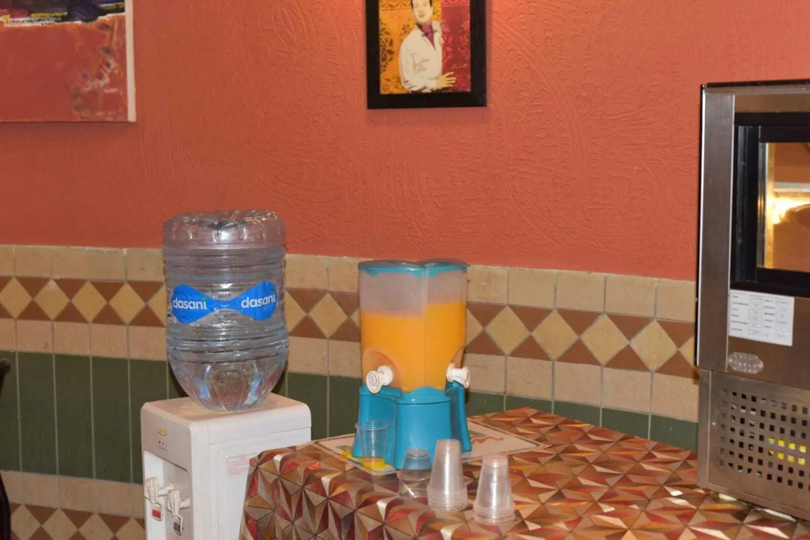 Restaurant/places to eat in Naama Inn Hotel