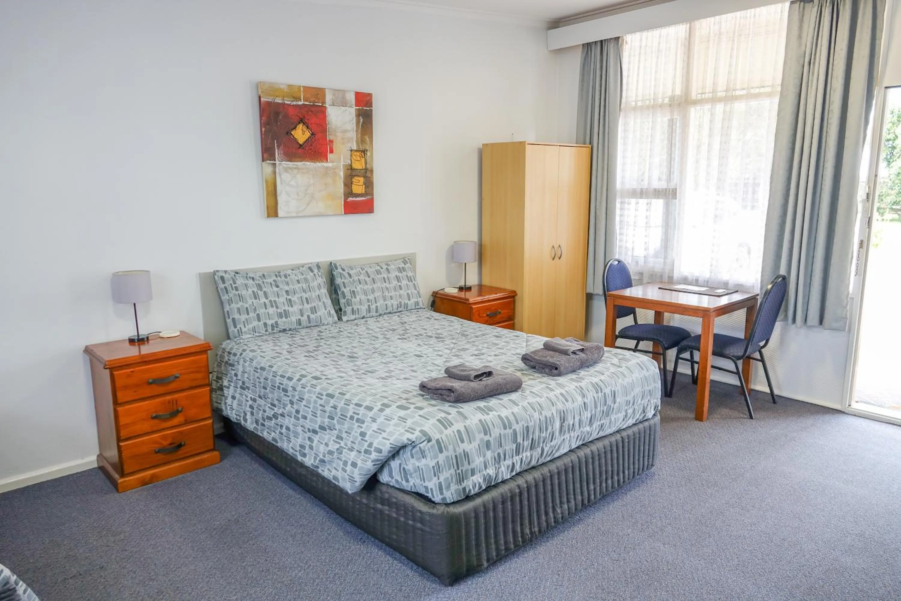Bedroom, Bed in Bairnsdale Main Motel