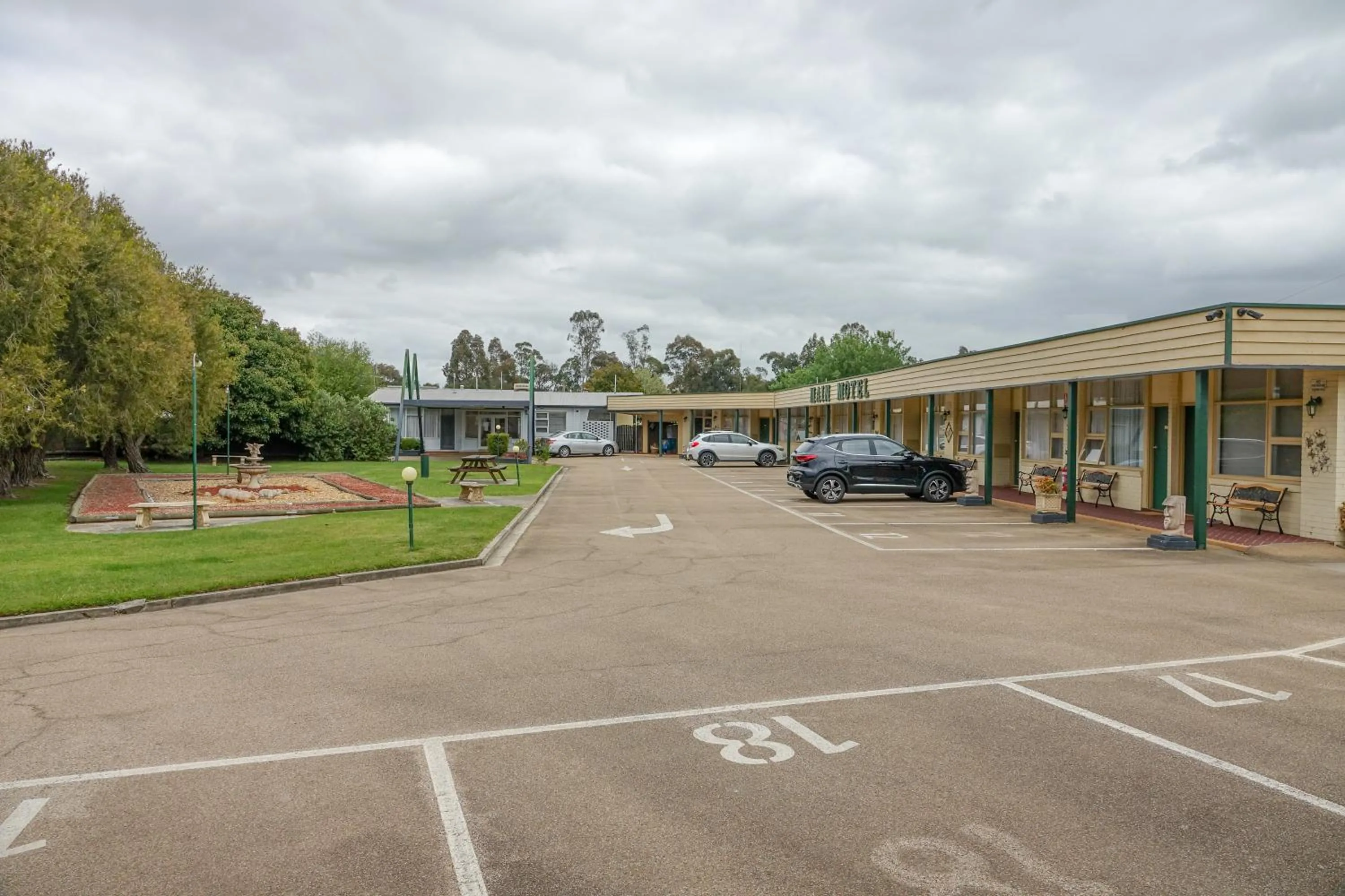 Parking in Bairnsdale Main Motel