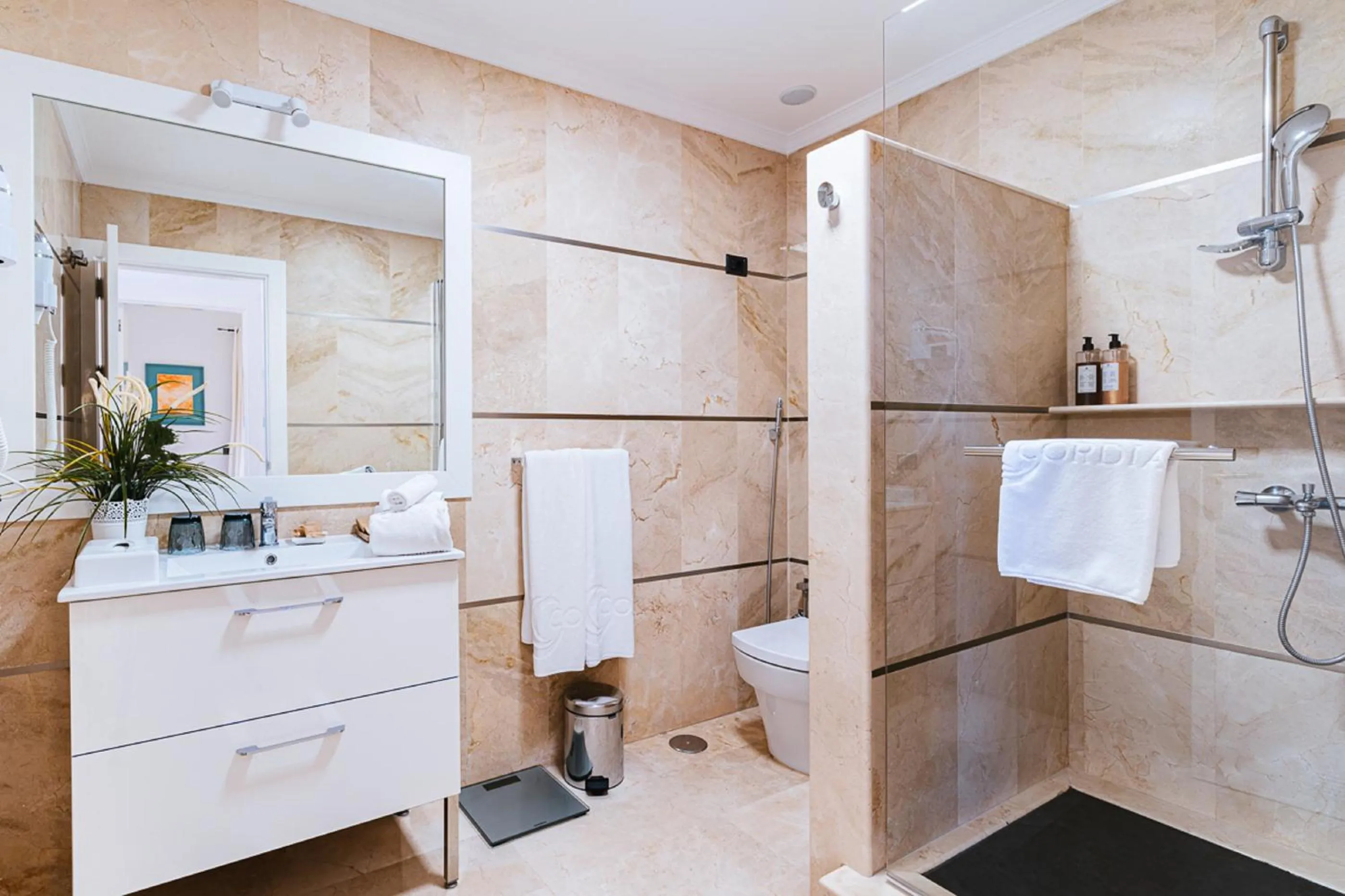 Toilet in Cordial Mogán Solaz