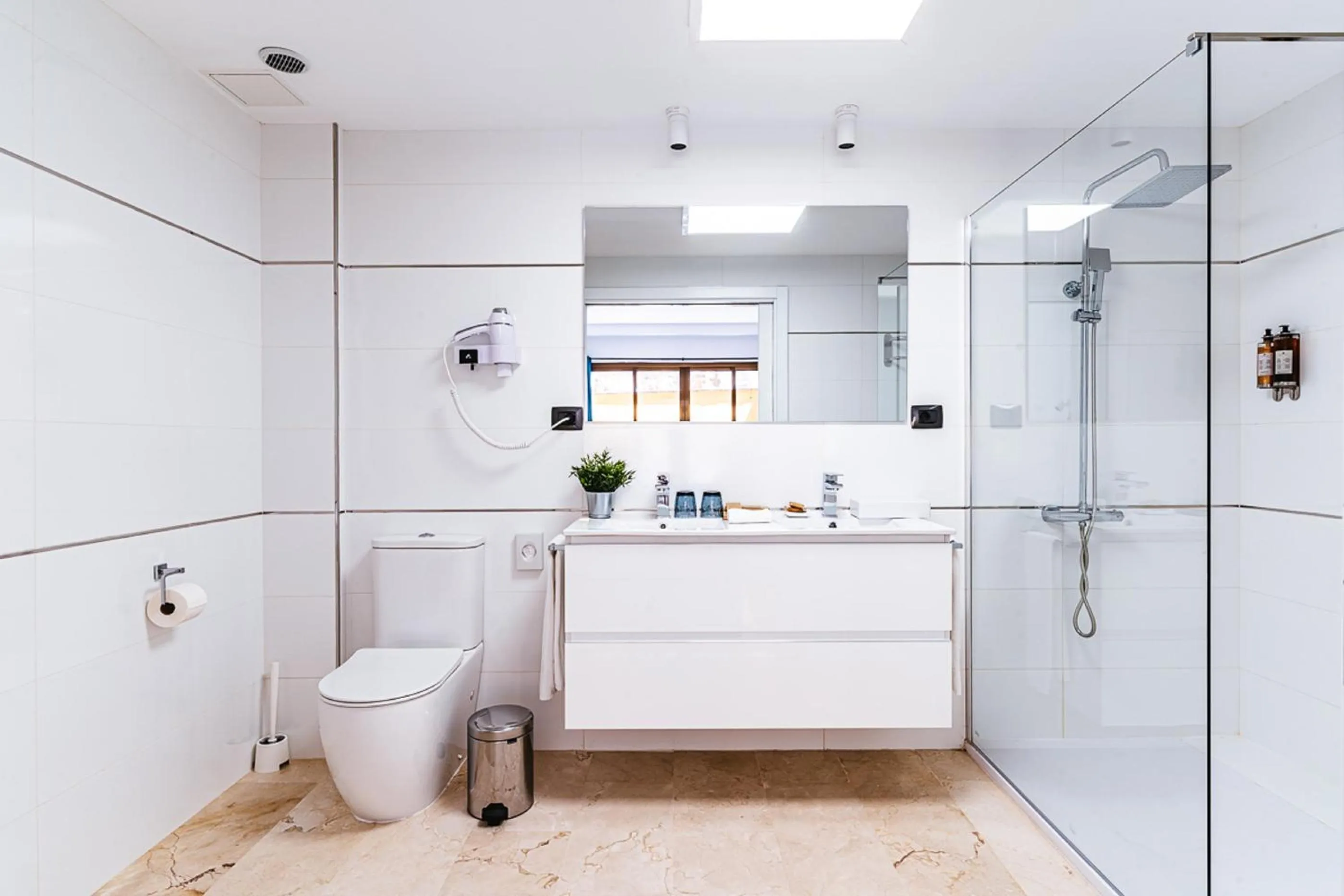 Toilet in Cordial Mogán Solaz