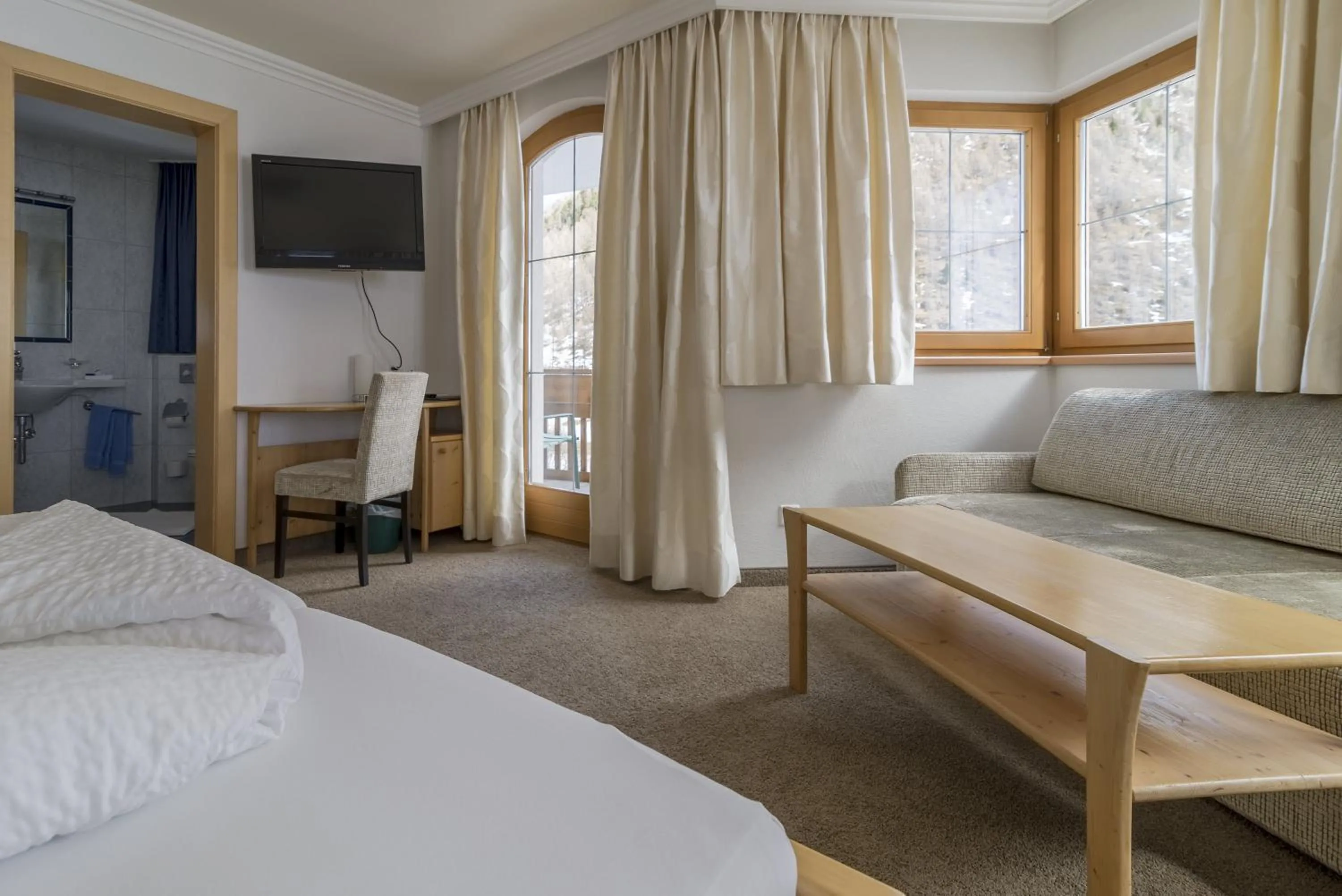 Decorative detail, Bed in Hotel Garni Chasa Nova