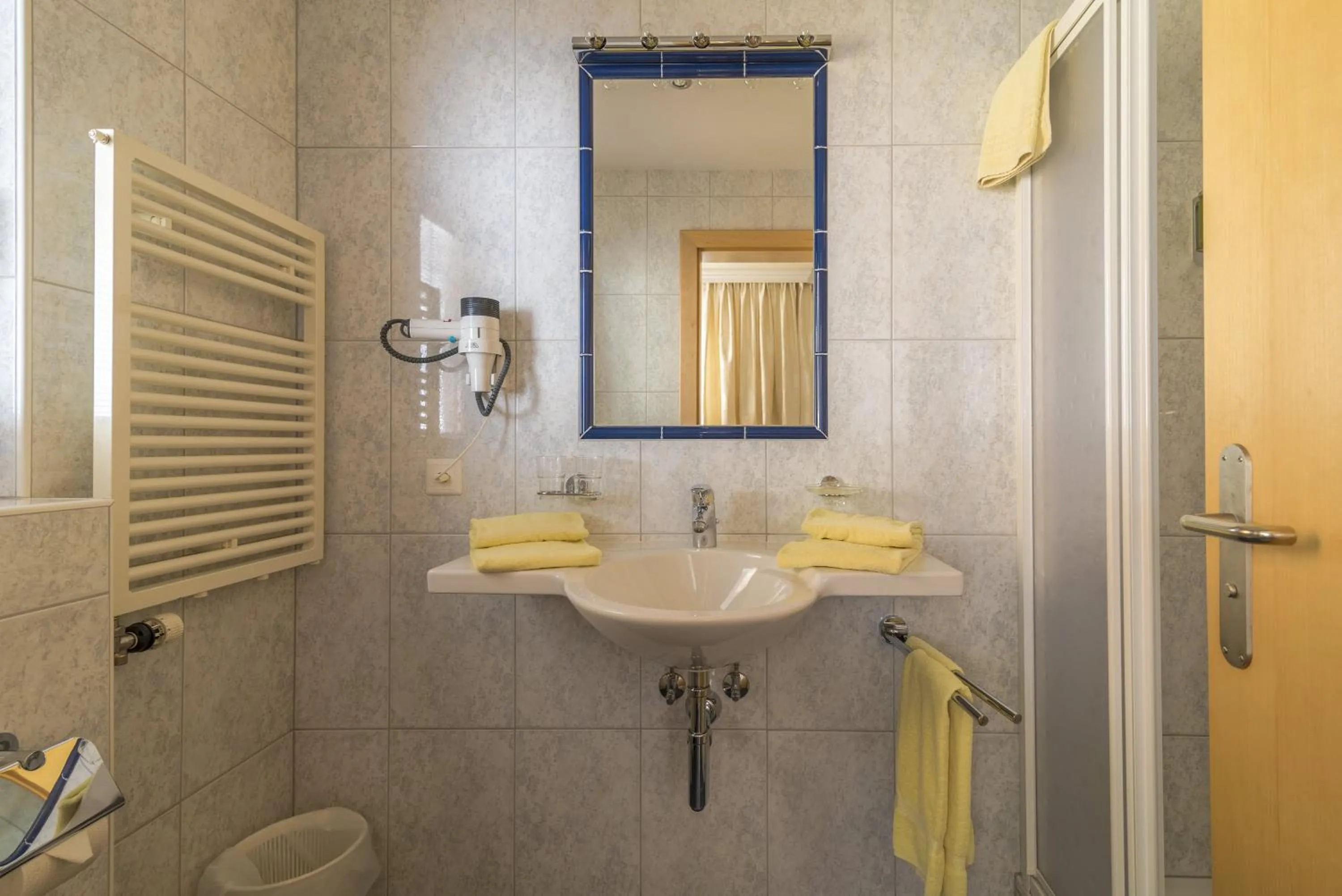 Bathroom in Hotel Garni Chasa Nova