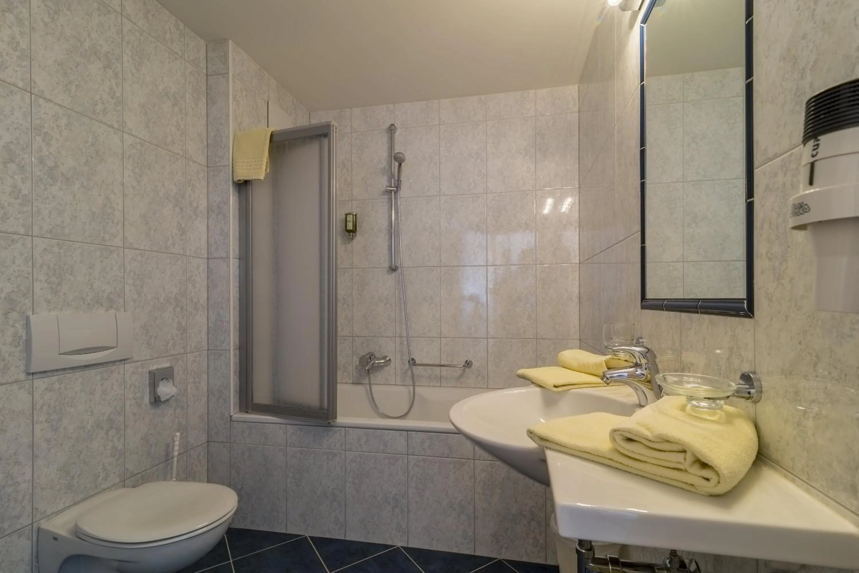 Bathroom in Hotel Garni Chasa Nova