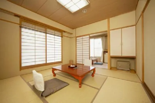 Photo of the whole room in Gingetsu
