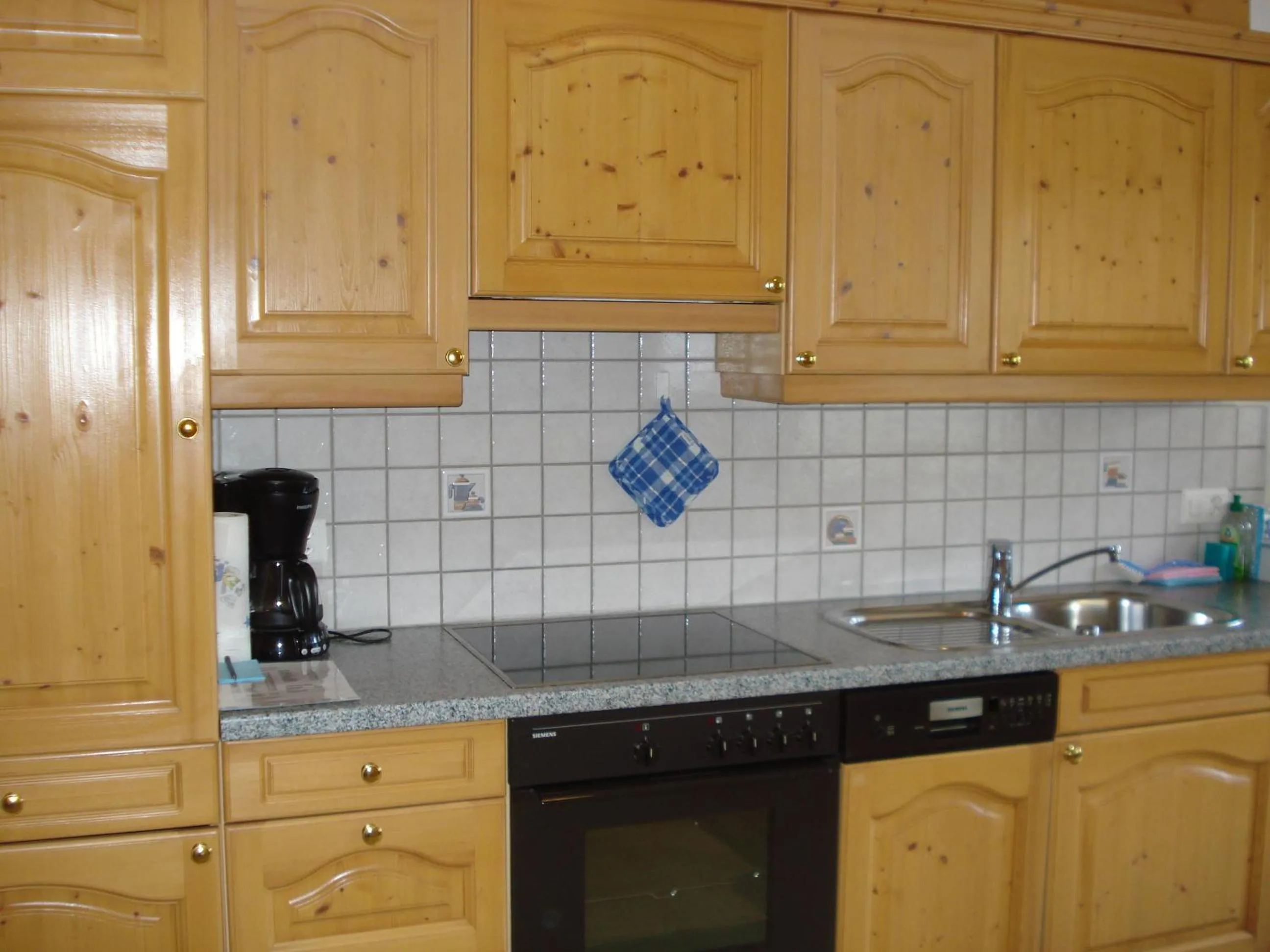 Kitchen or kitchenette in Chasa Valetta