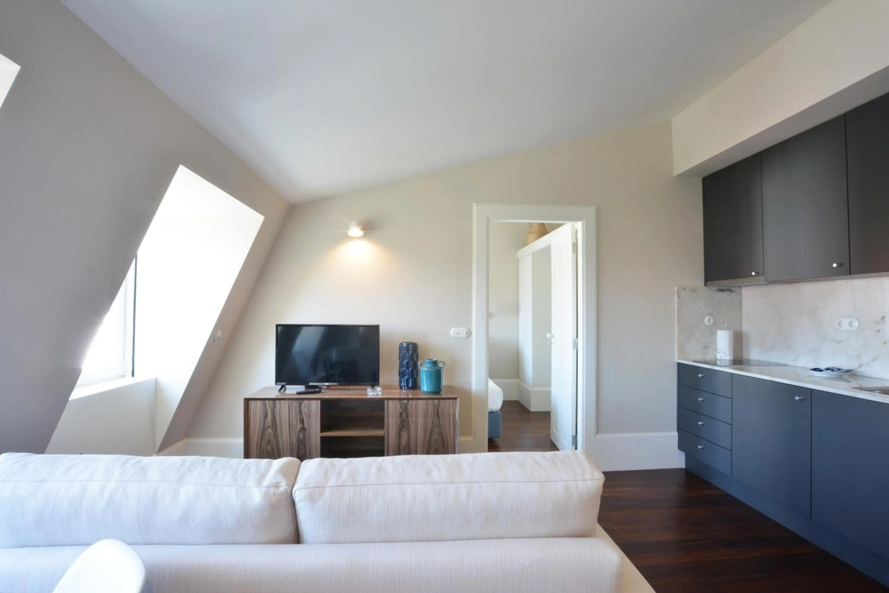 Communal lounge/ TV room in Oporto Invite Bolhao Historical Market