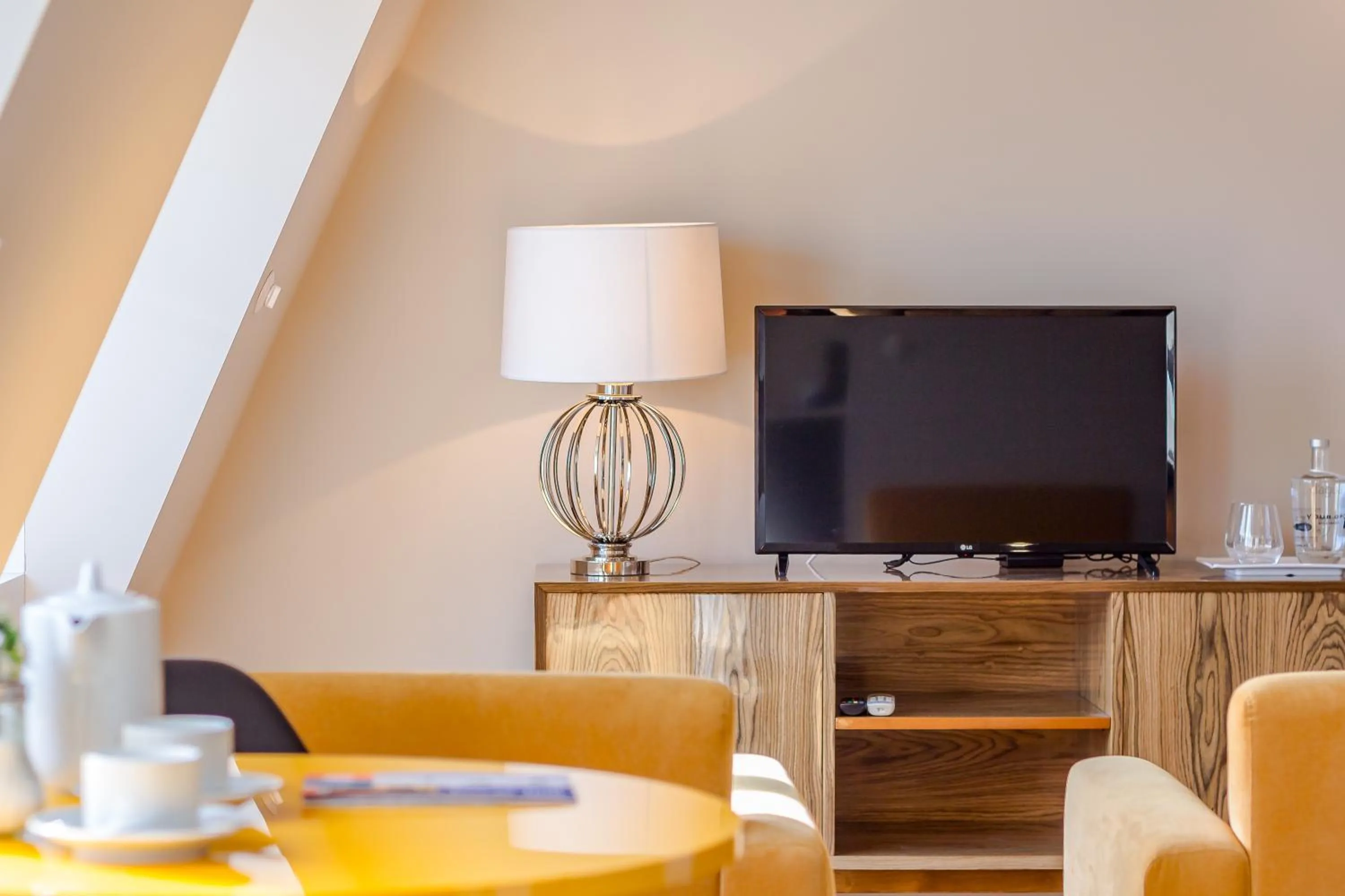 TV and multimedia in Oporto Invite Bolhao Historical Market