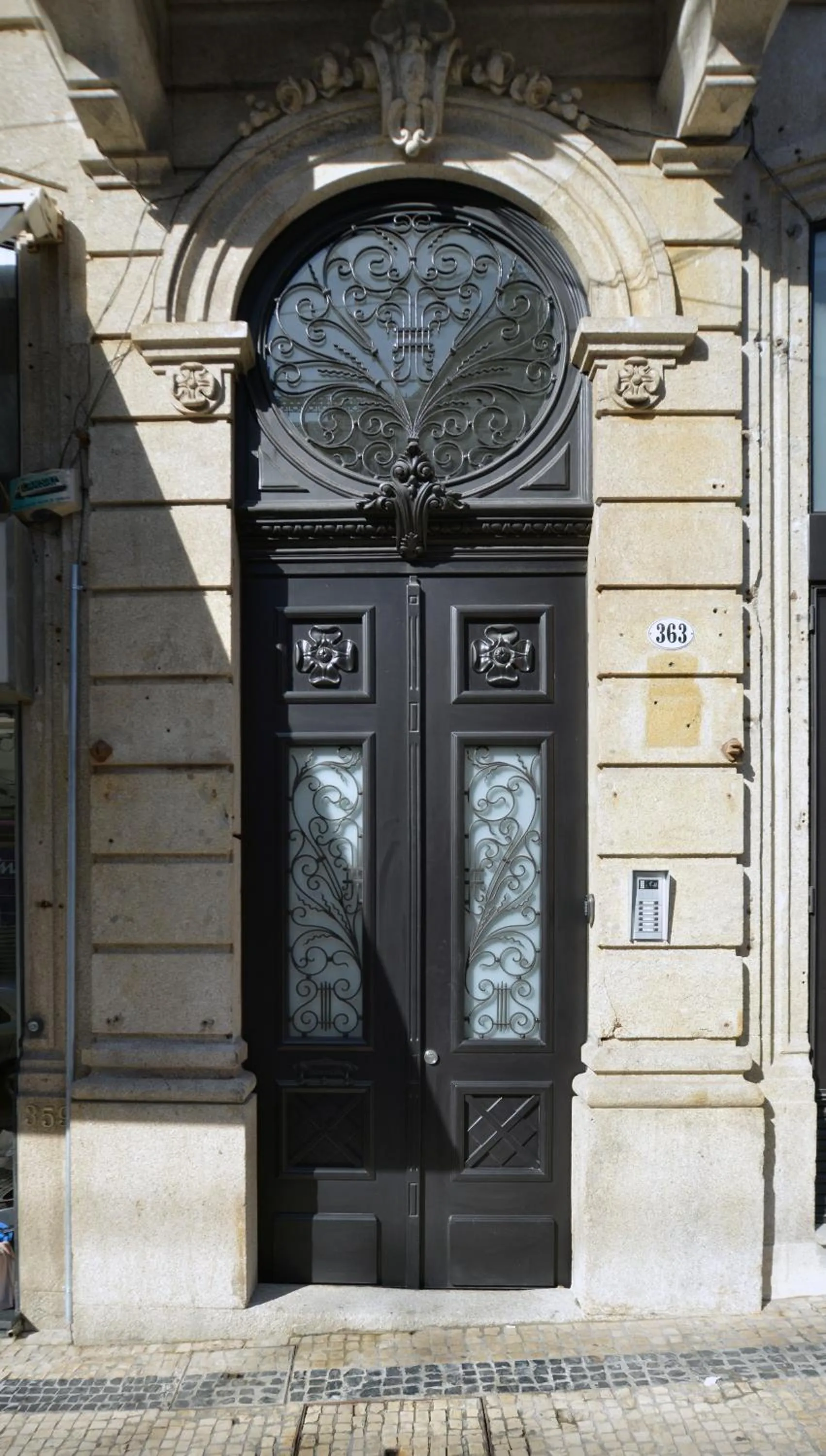 Property building in Oporto Invite Bolhao Historical Market