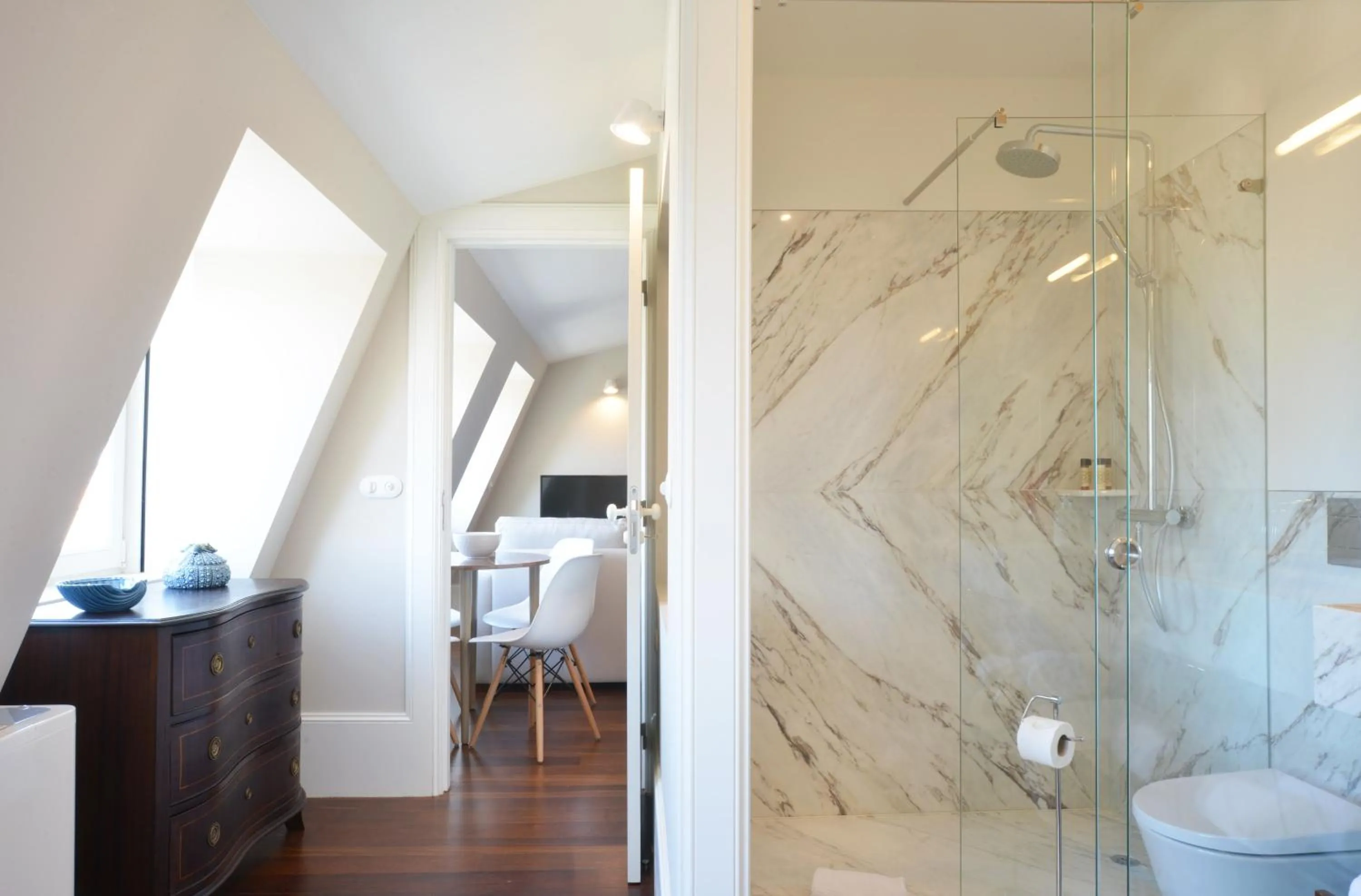 Shower in Oporto Invite Bolhao Historical Market