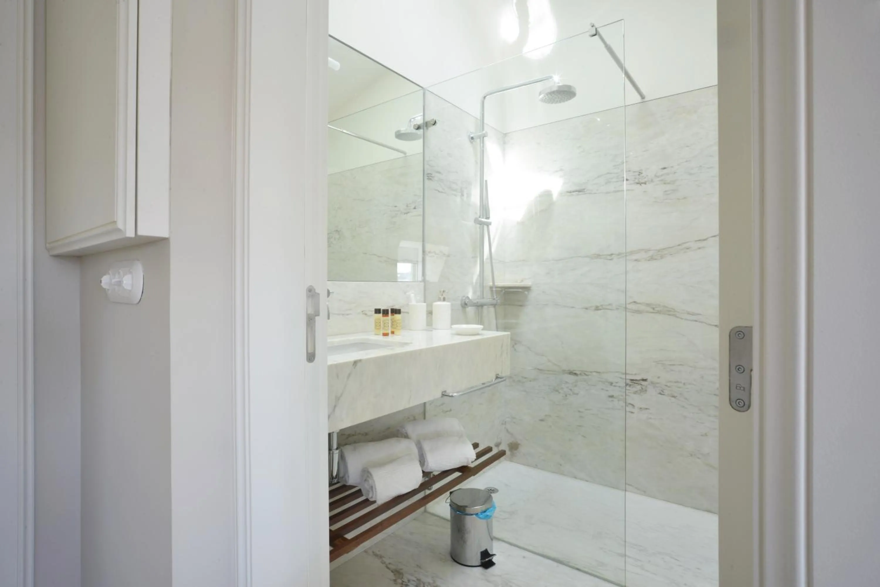 Shower in Oporto Invite Bolhao Historical Market