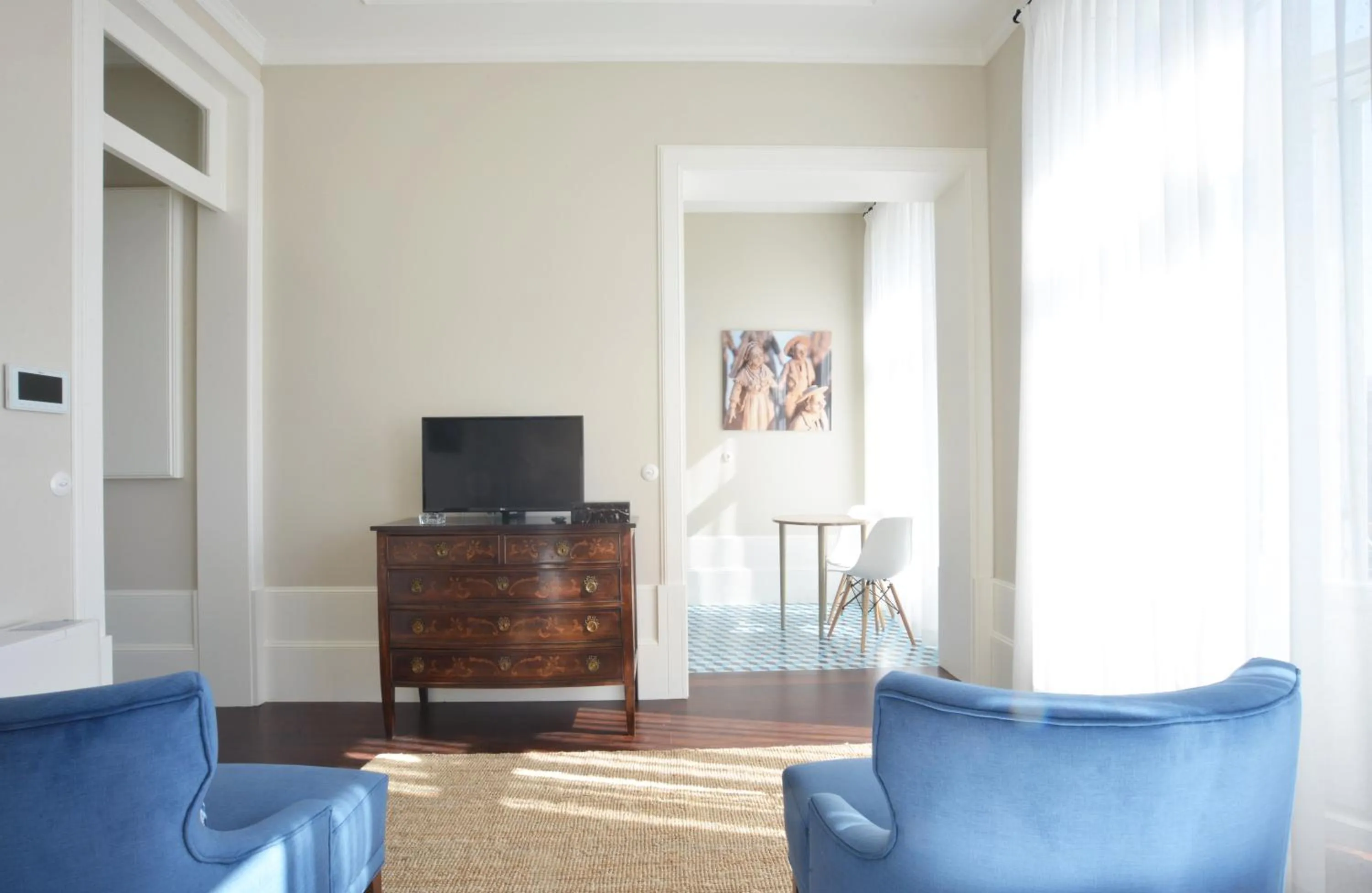 Communal lounge/ TV room in Oporto Invite Bolhao Historical Market