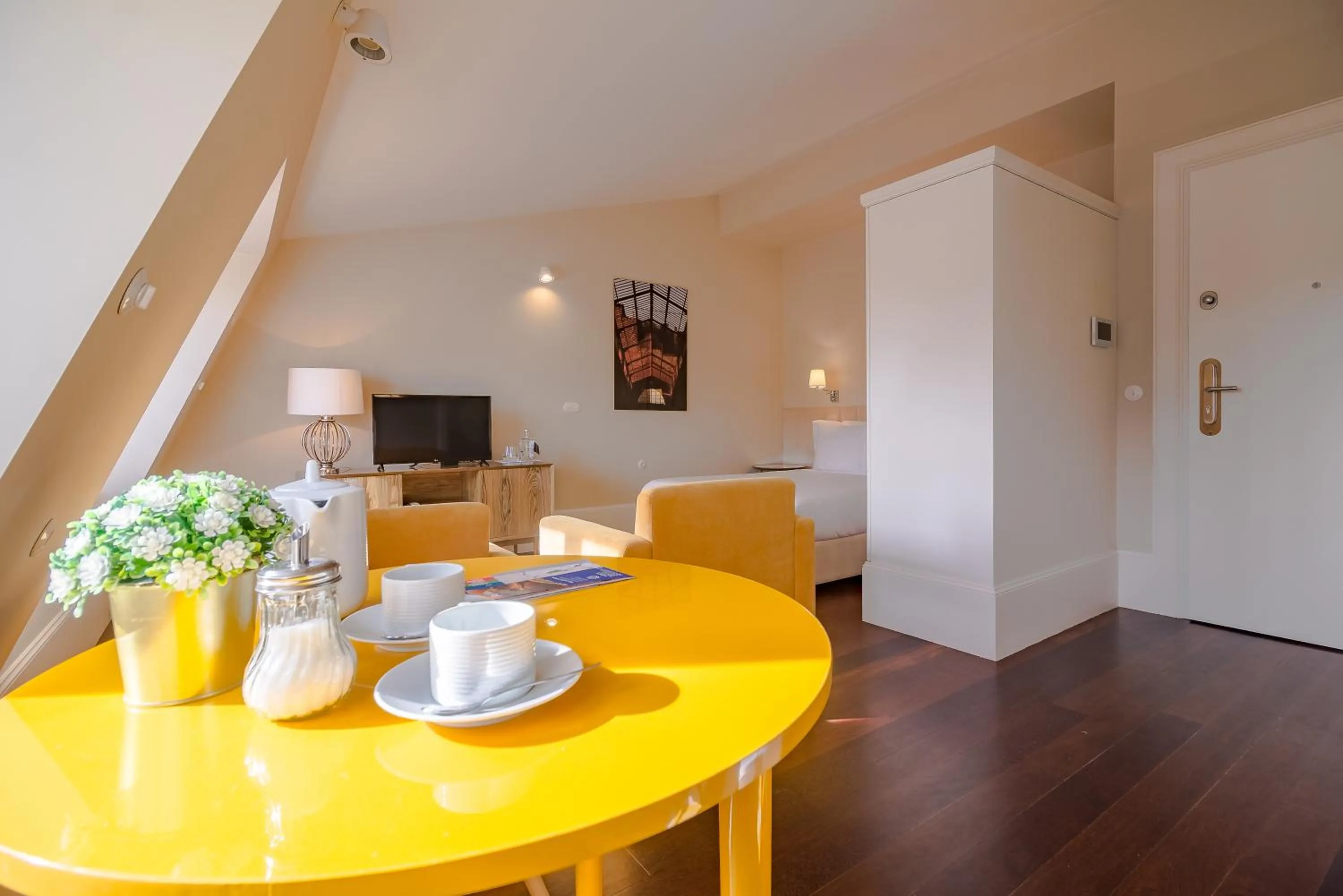 TV and multimedia in Oporto Invite Bolhao Historical Market