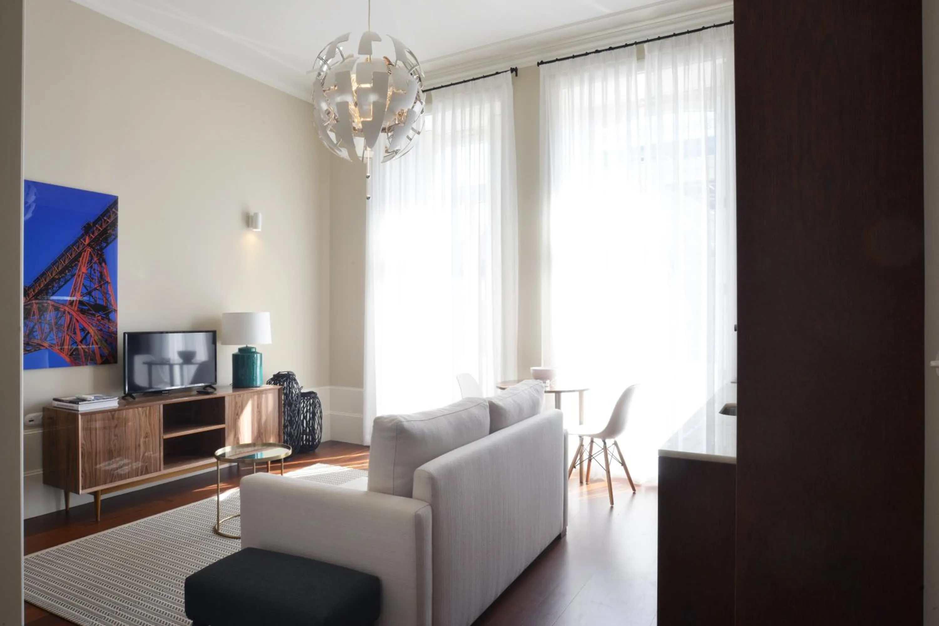 TV and multimedia in Oporto Invite Bolhao Historical Market