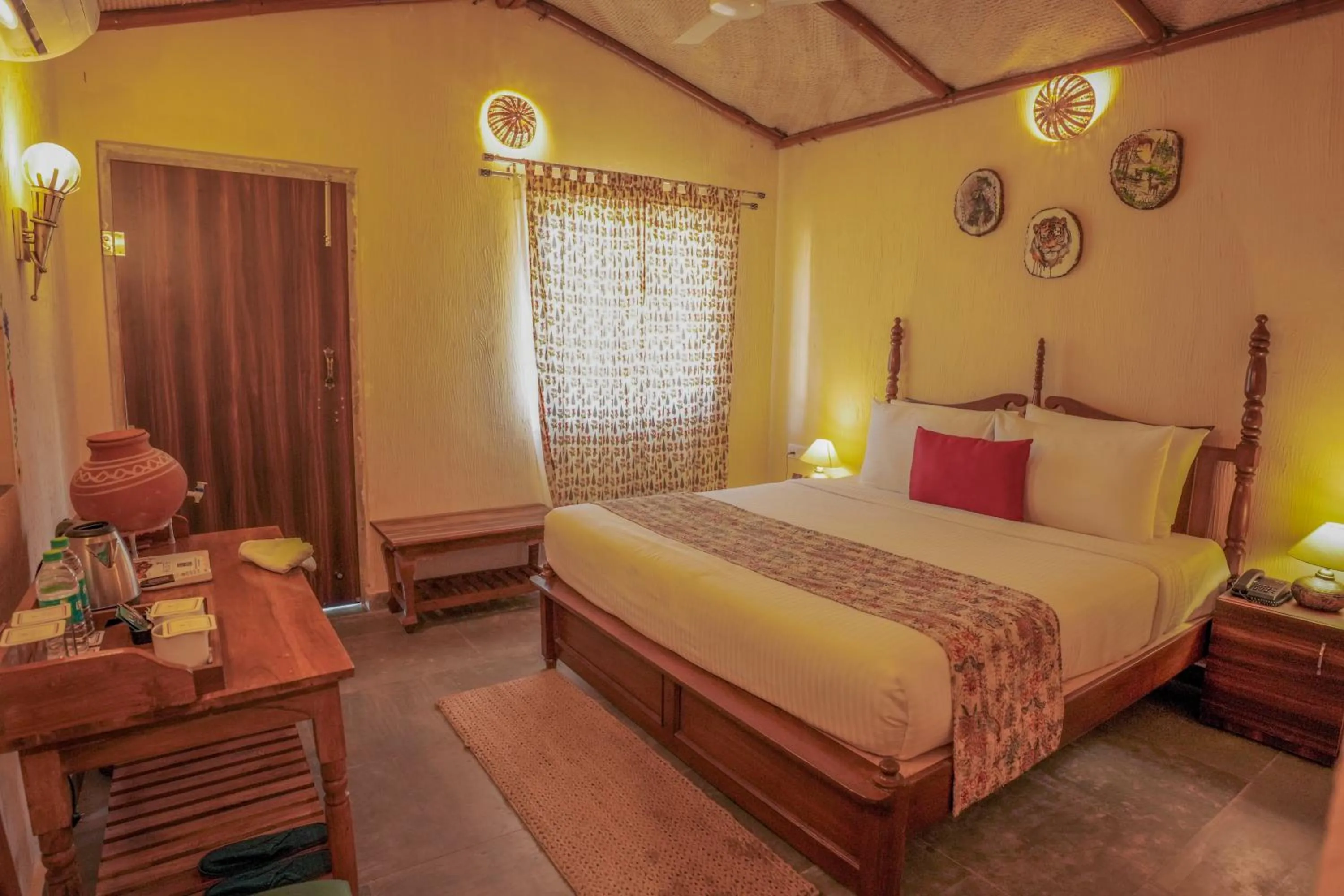 Bed in Paridhi Niwas, Ranthambore- near Tiger Safari Zones 1-5