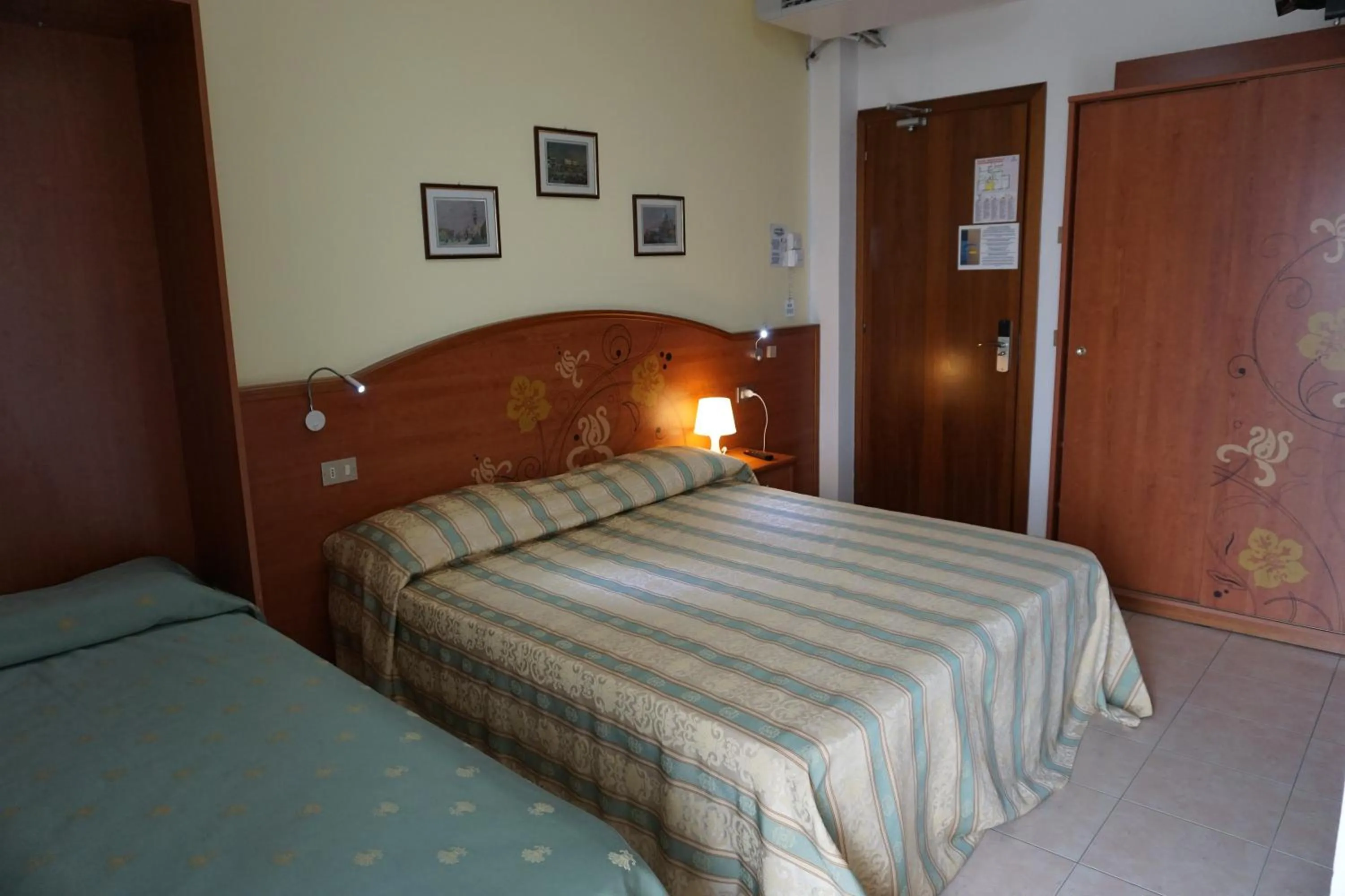 Bed in Hotel Ideal Sottomarina