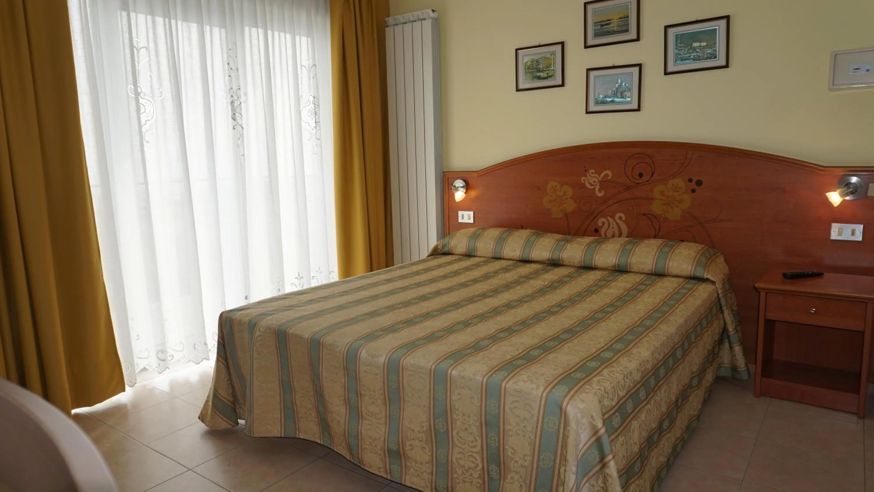Bed in Hotel Ideal Sottomarina