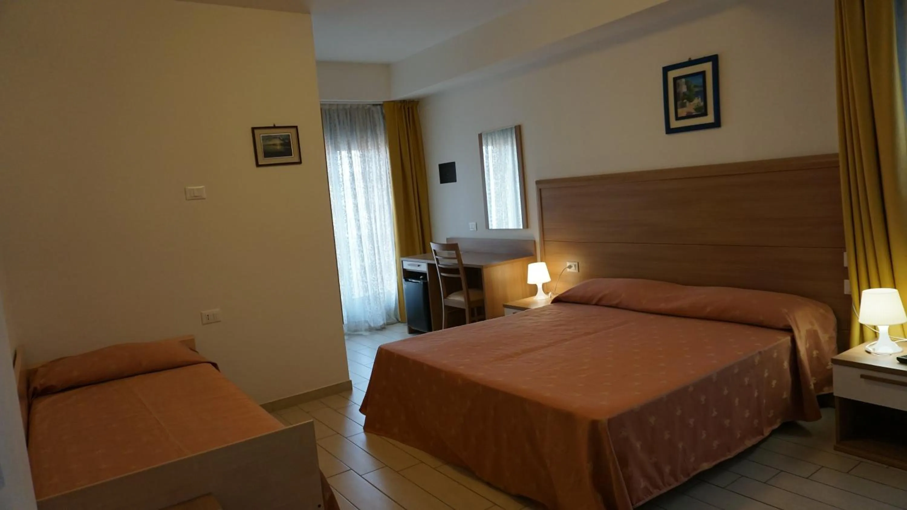 Bed in Hotel Ideal Sottomarina