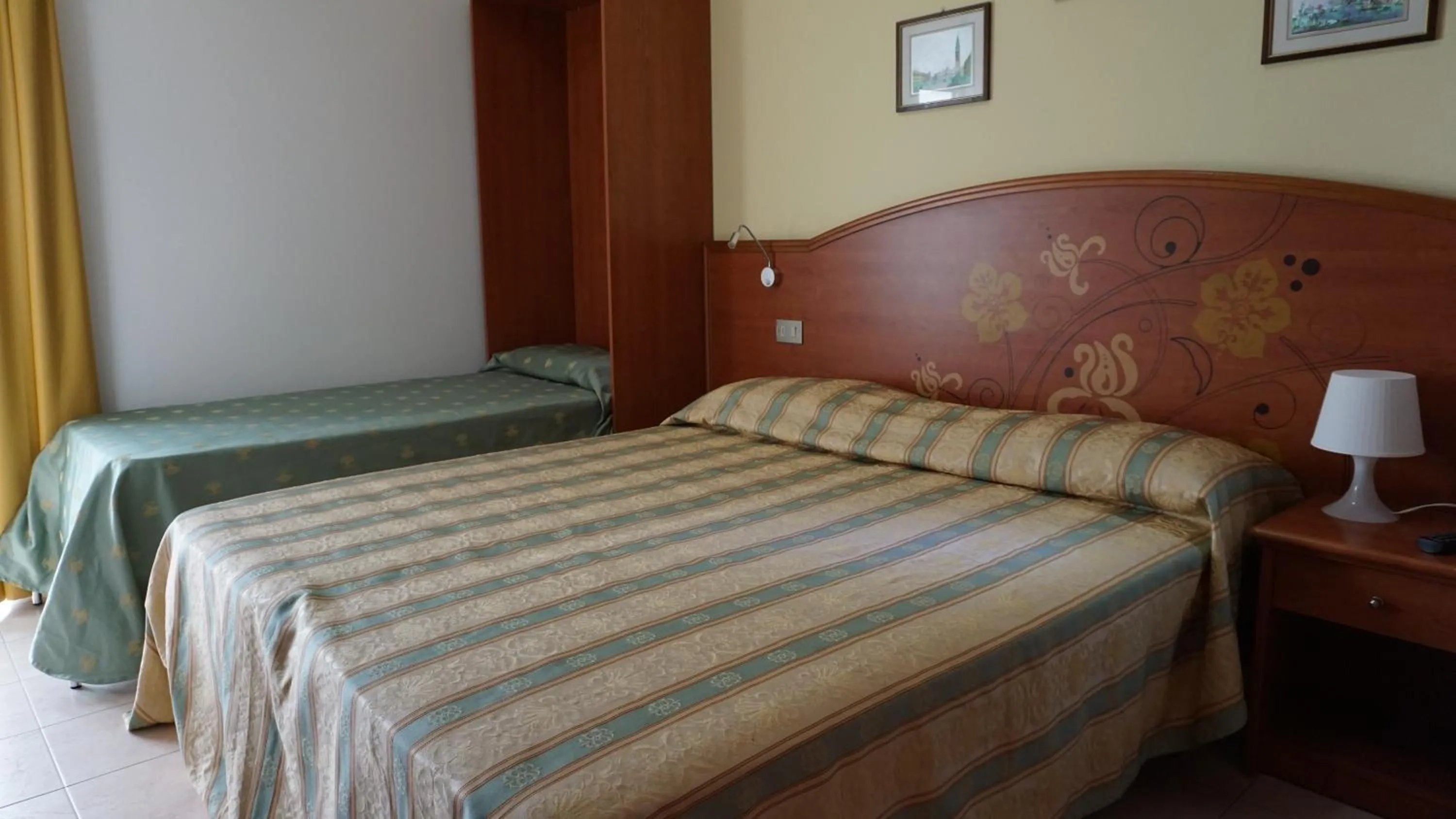 Bed in Hotel Ideal Sottomarina