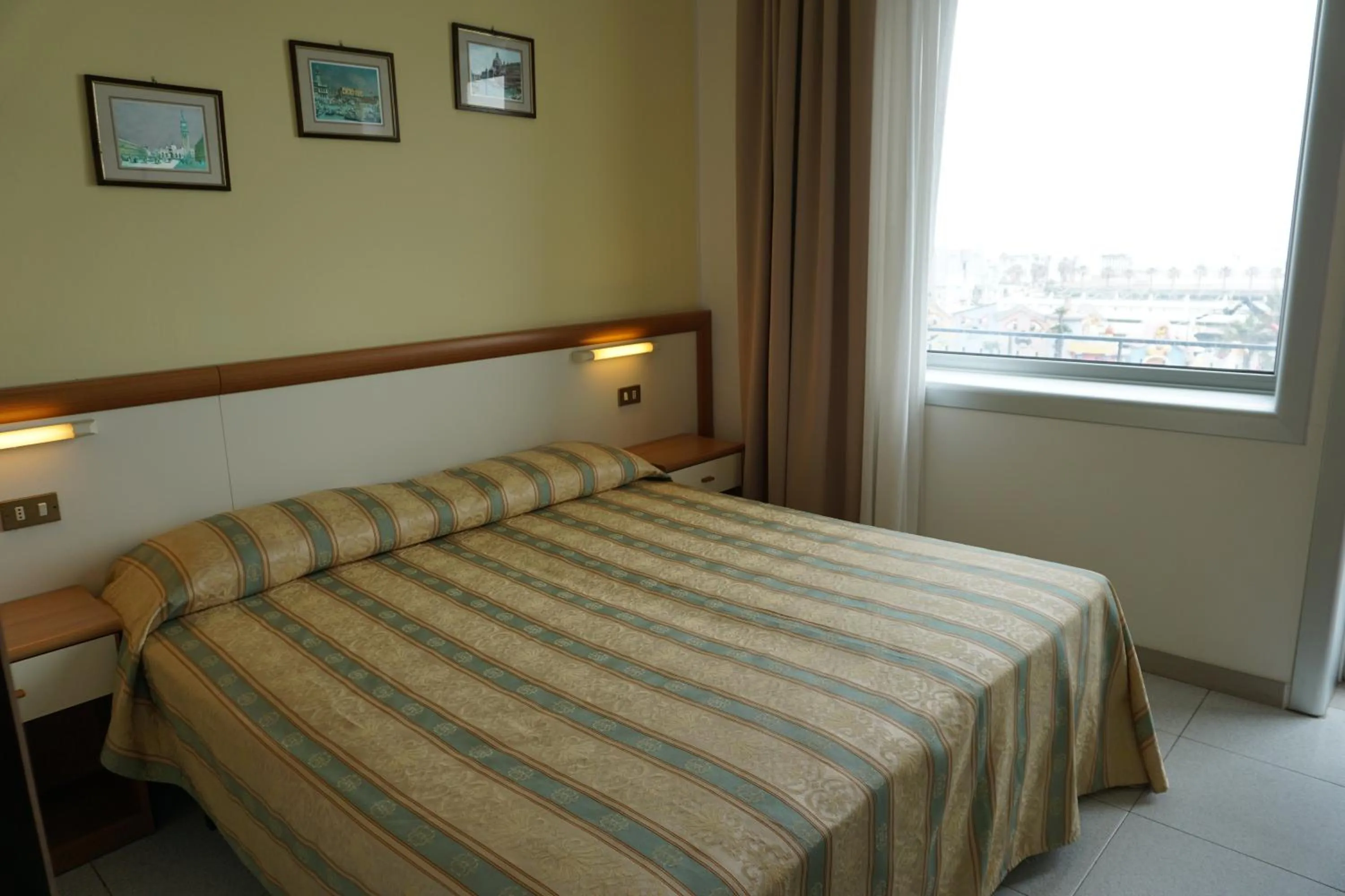 Bed in Hotel Ideal Sottomarina