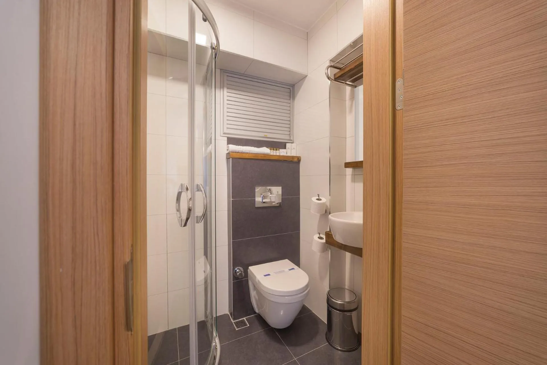 Shower in Viva La Vita Butik Otel