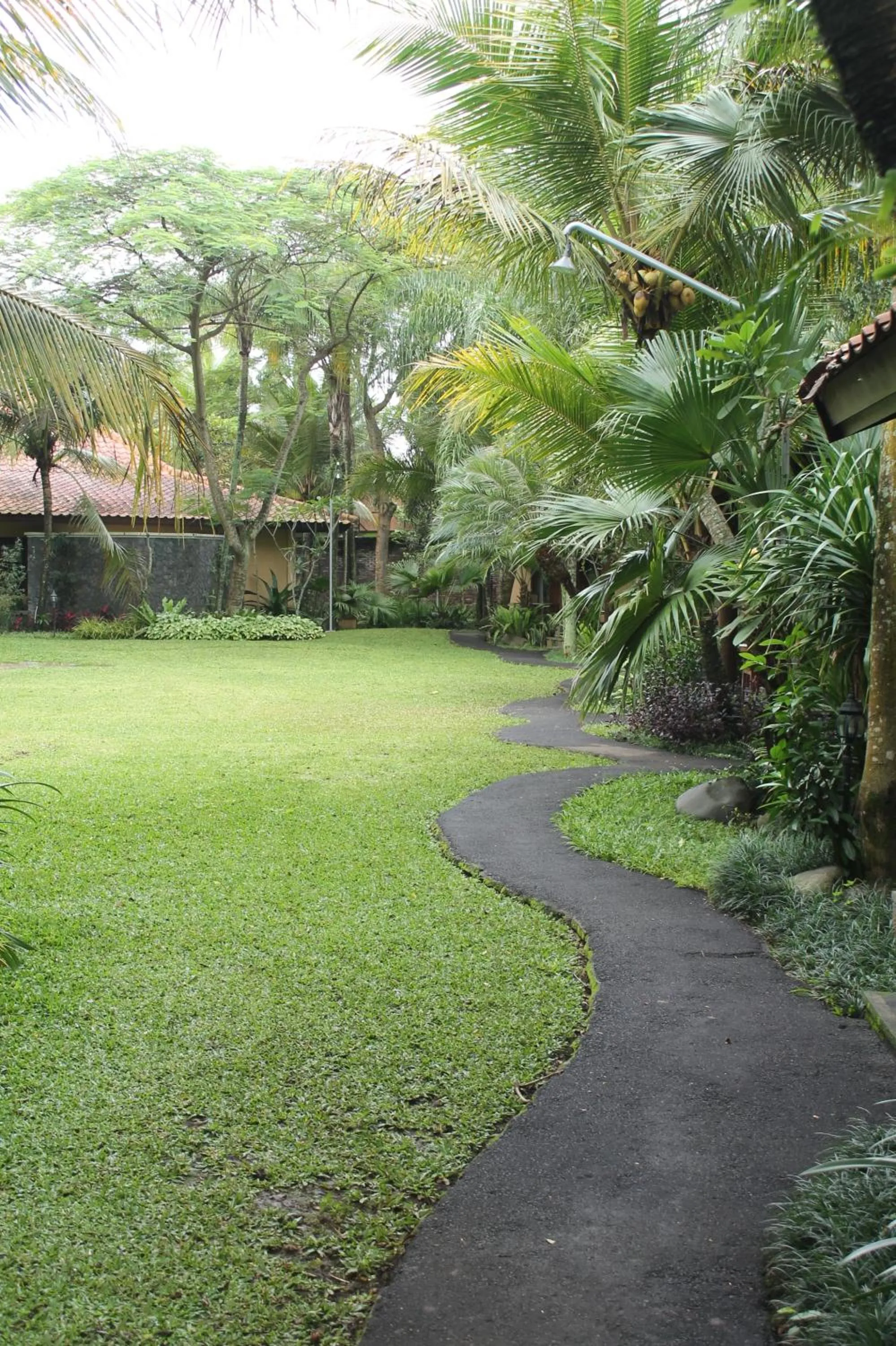 Garden in Laras Asri Resort & Spa