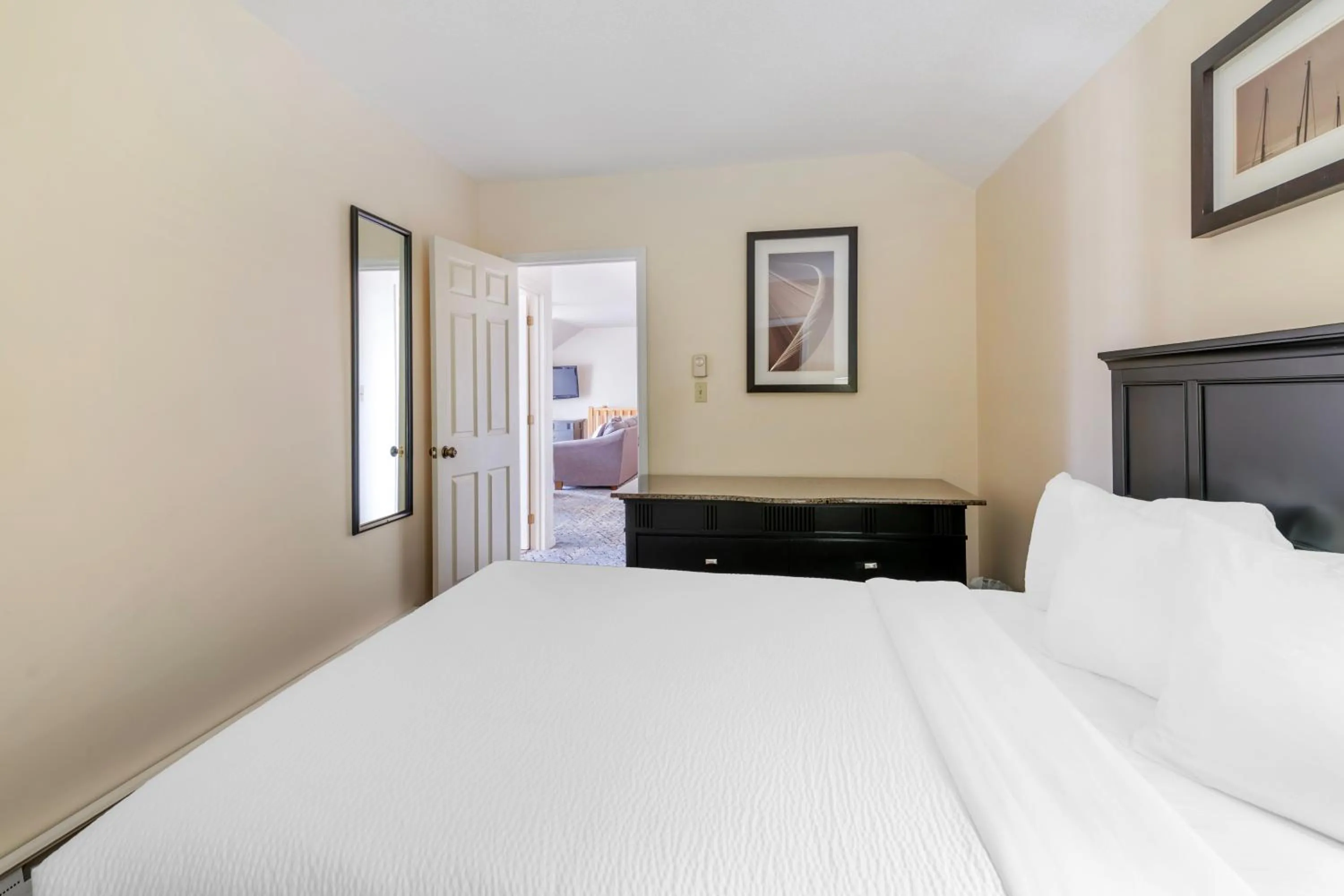 Bed in Ogunquit River Inn & Suites