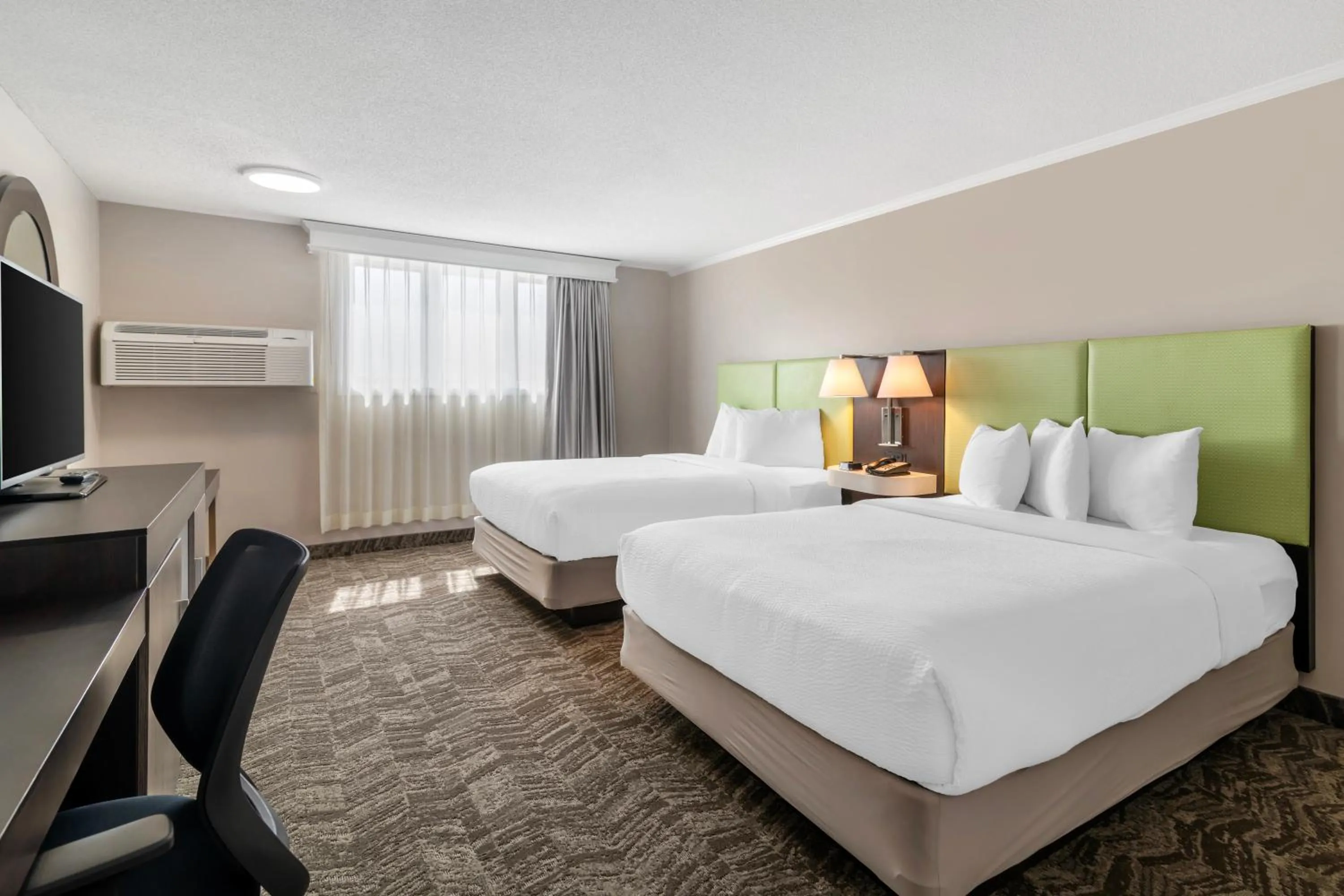 Bedroom, Bed in Ogunquit River Inn & Suites