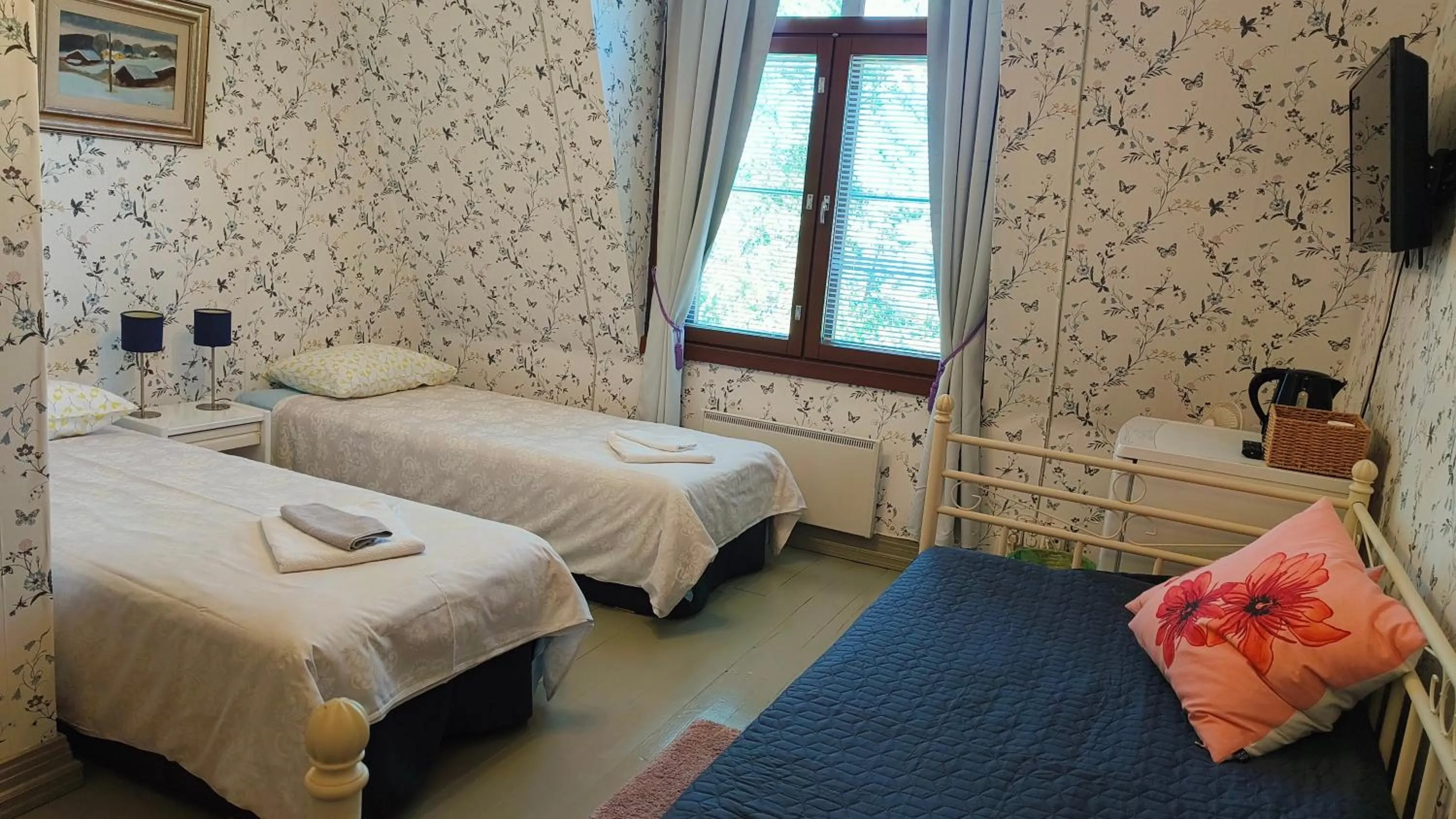 towels, Bed in Mäntyluodon Hotelli