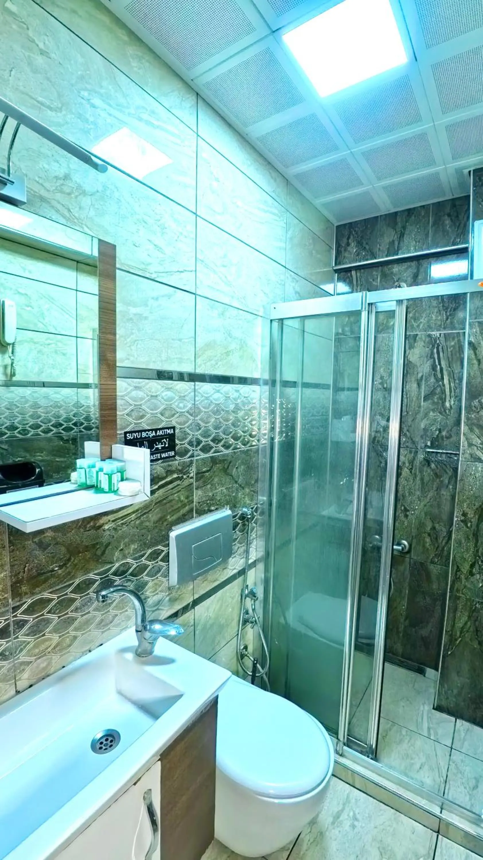 Shower in Goblec Otel