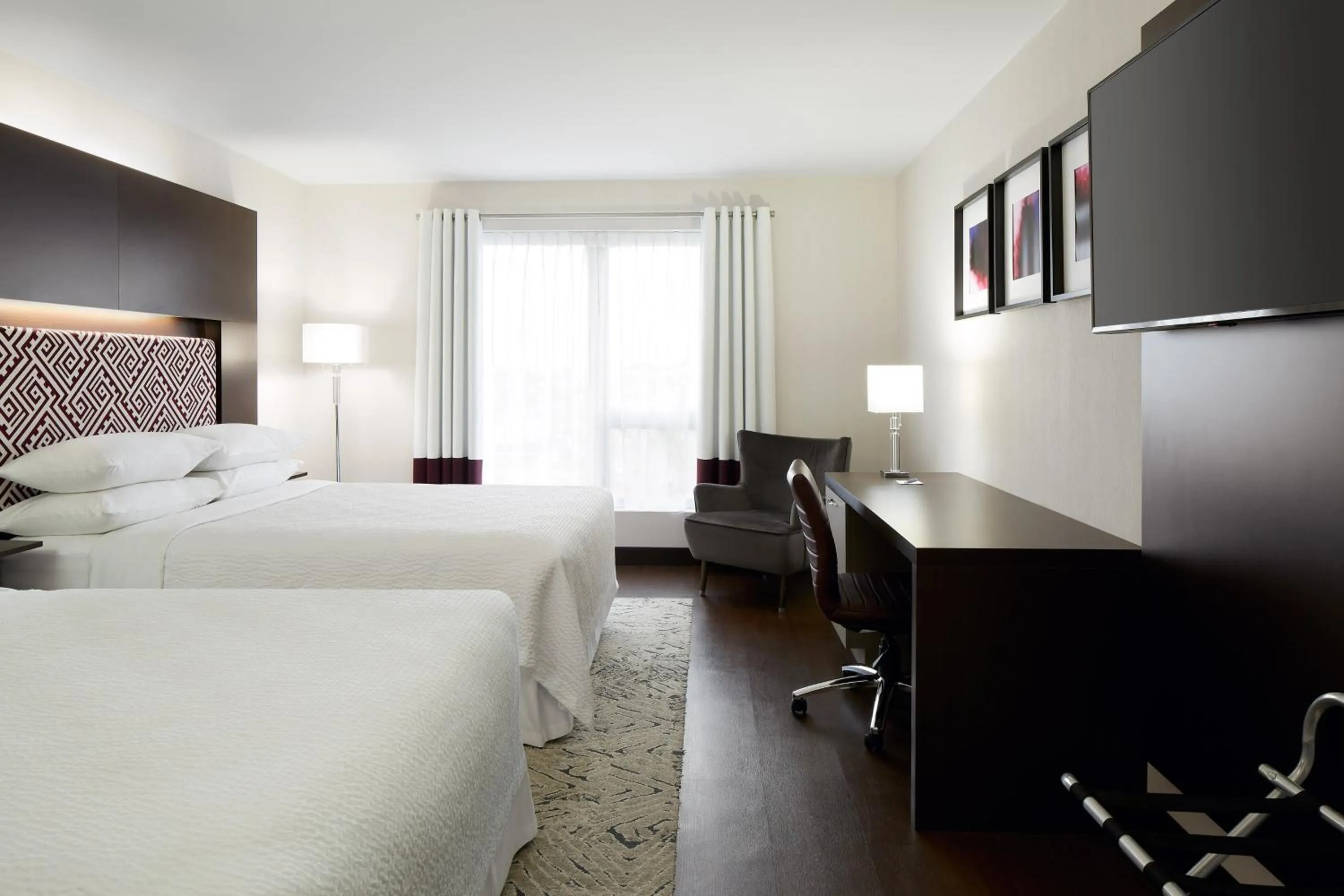 Photo of the whole room, Bed in Four Points by Sheraton Lévis Convention Centre