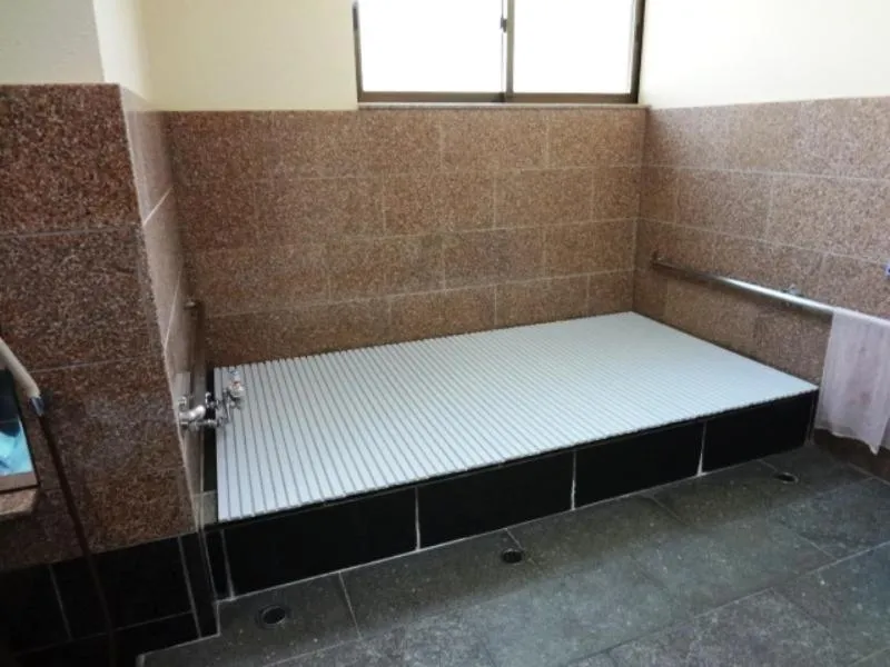 Bathroom, Bed in Minshuku Kobayashi