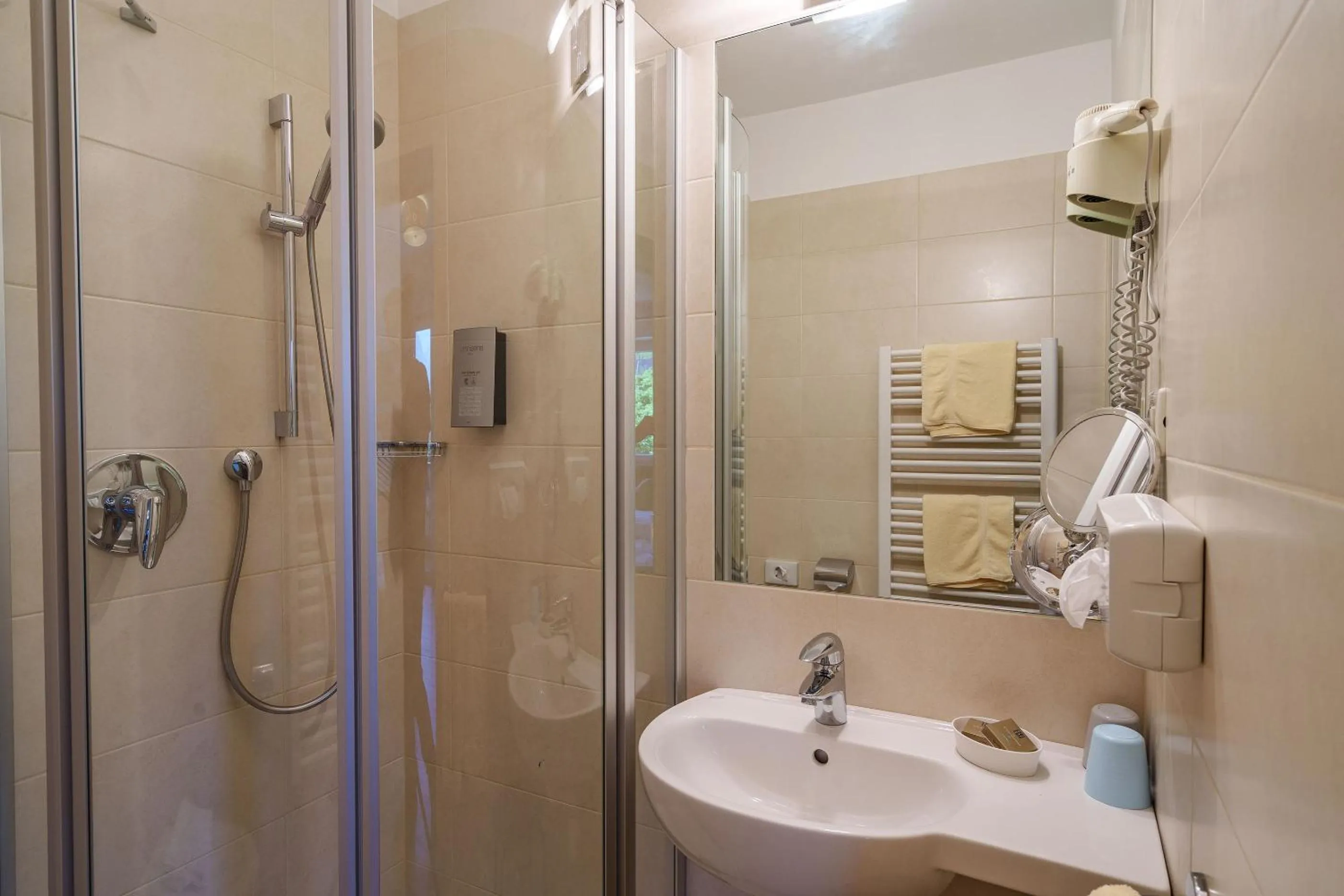Bathroom in Hotel Törggelehof