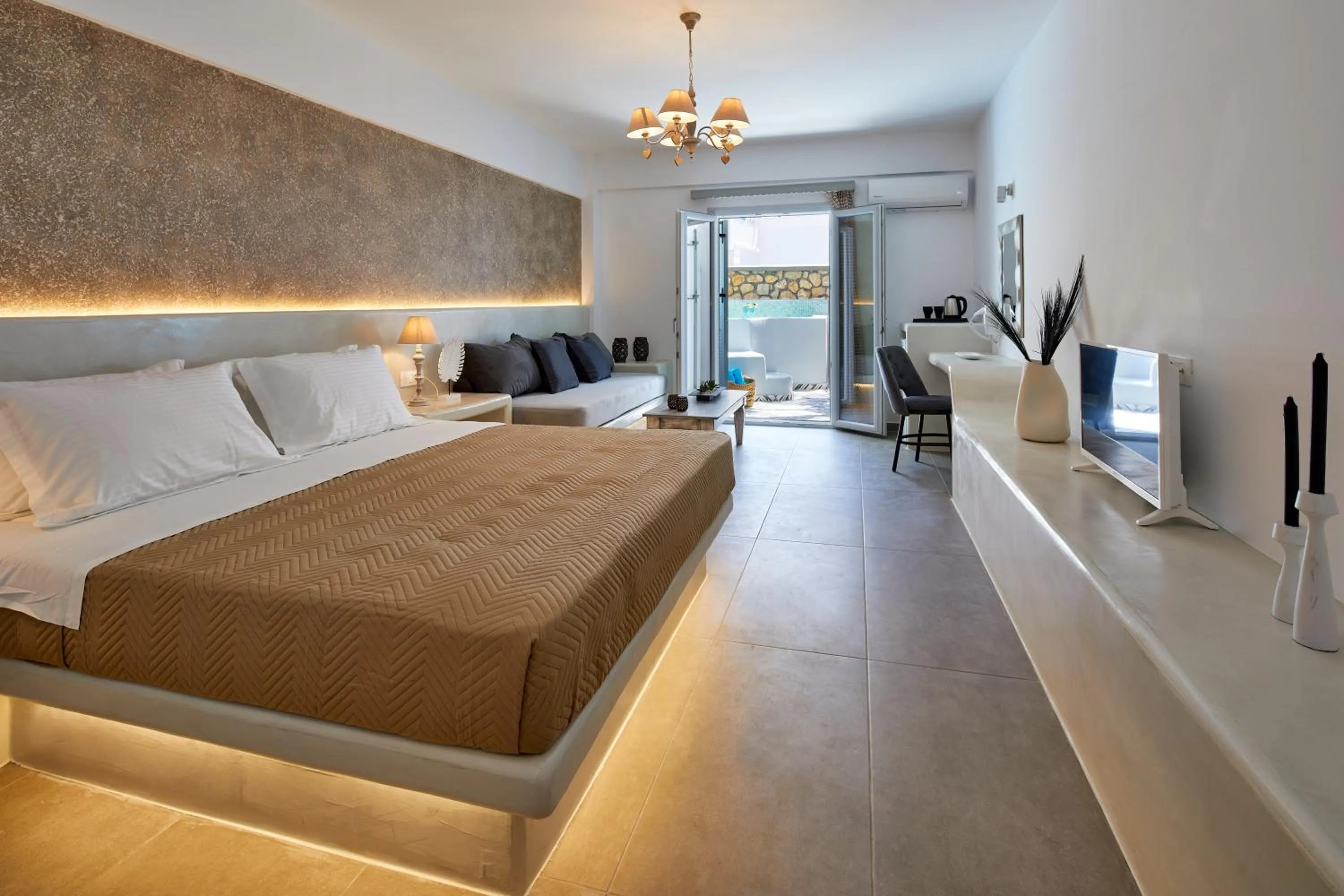 Photo of the whole room, Bed in Blue Sea Hotel