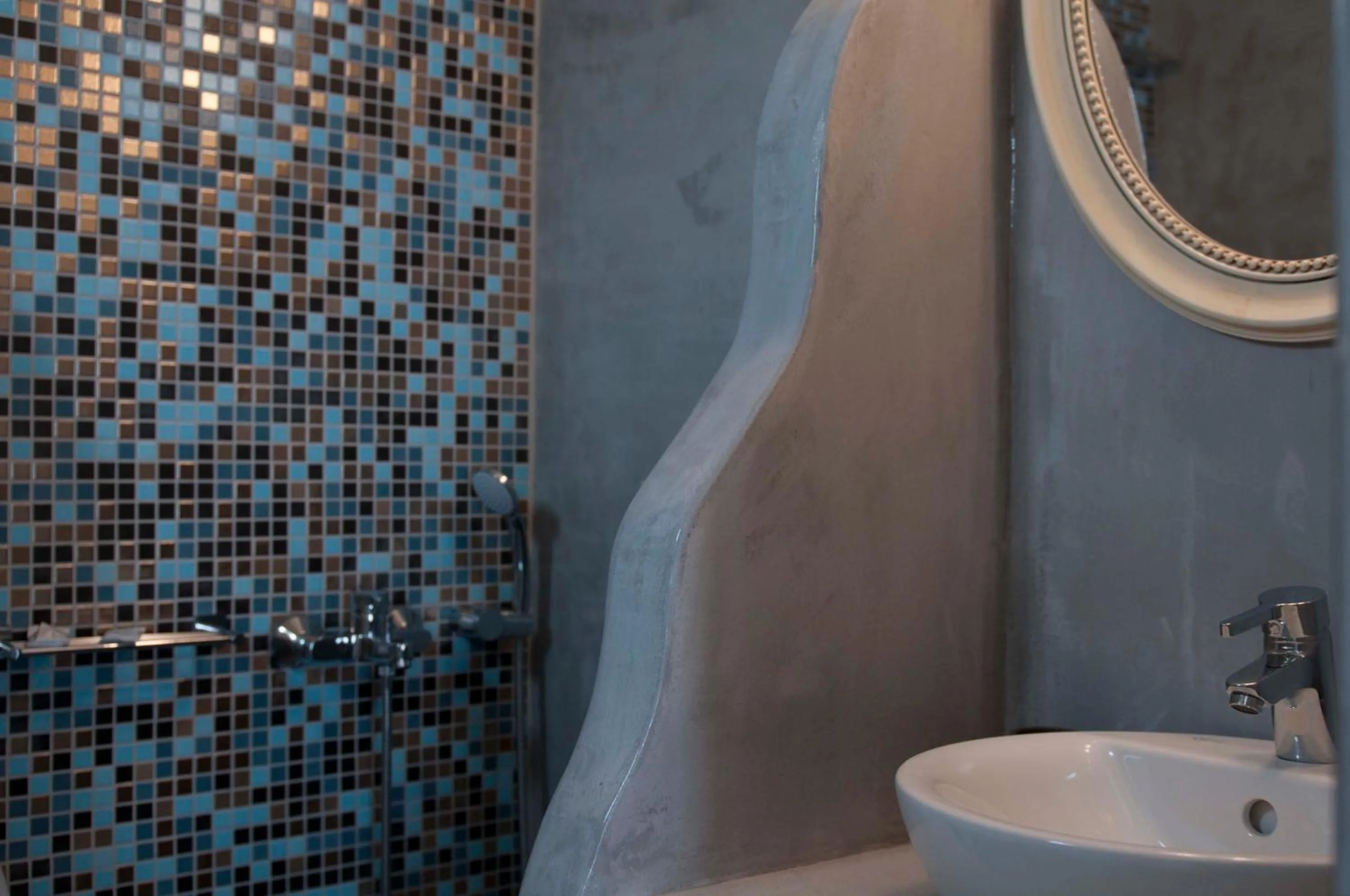 Time of day in Blue Sea Hotel