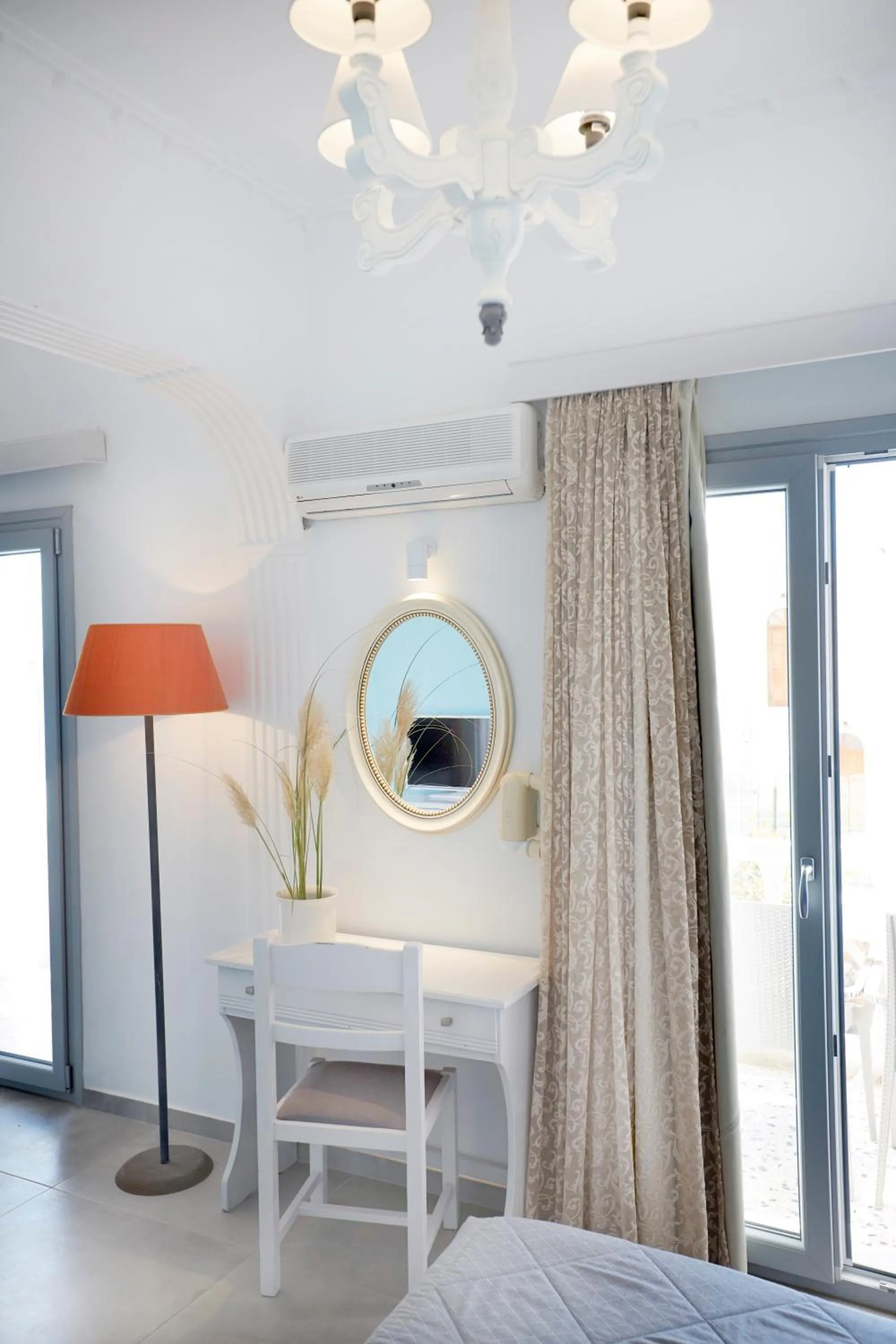 Bedroom, Bed in Blue Sea Hotel