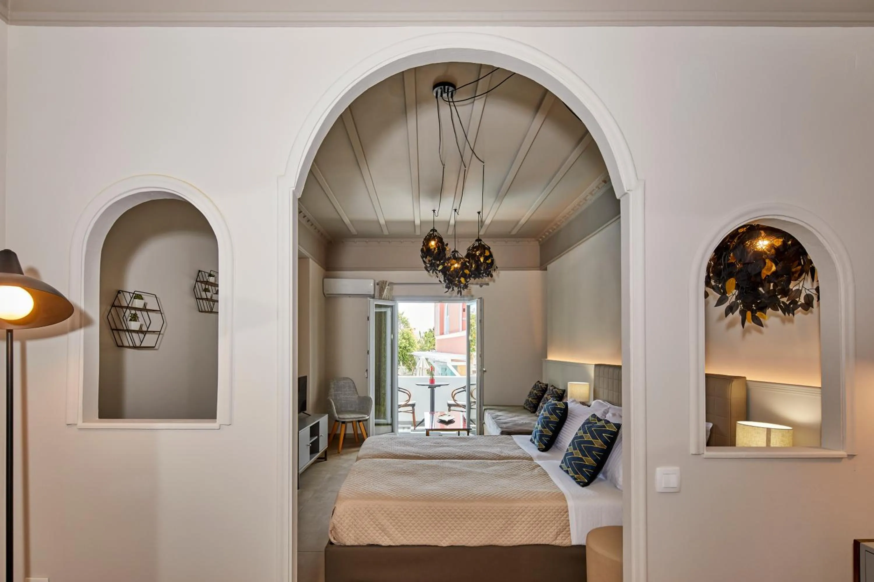 Bedroom, Bed in Blue Sea Hotel