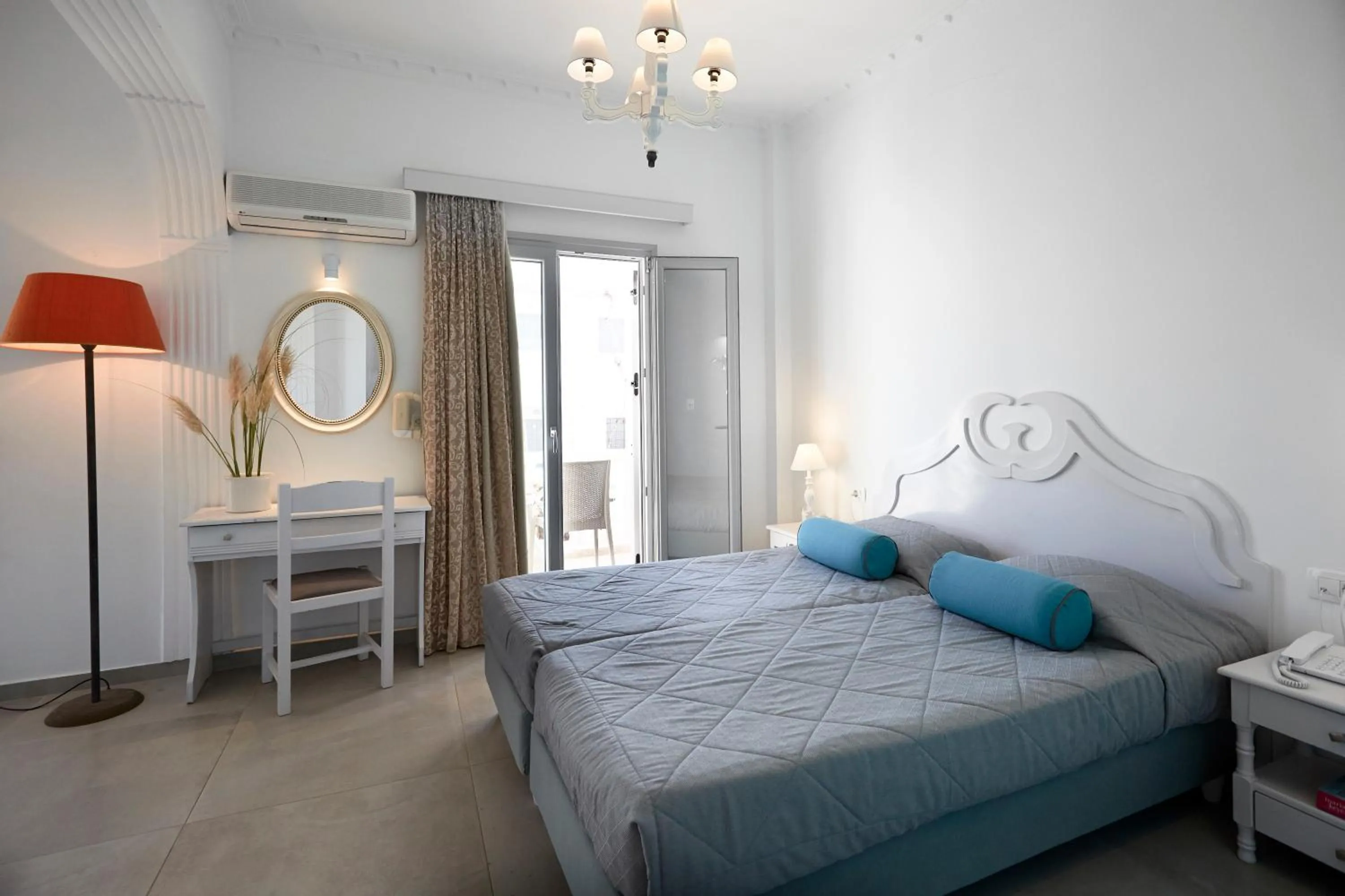 Time of day, Bed in Blue Sea Hotel