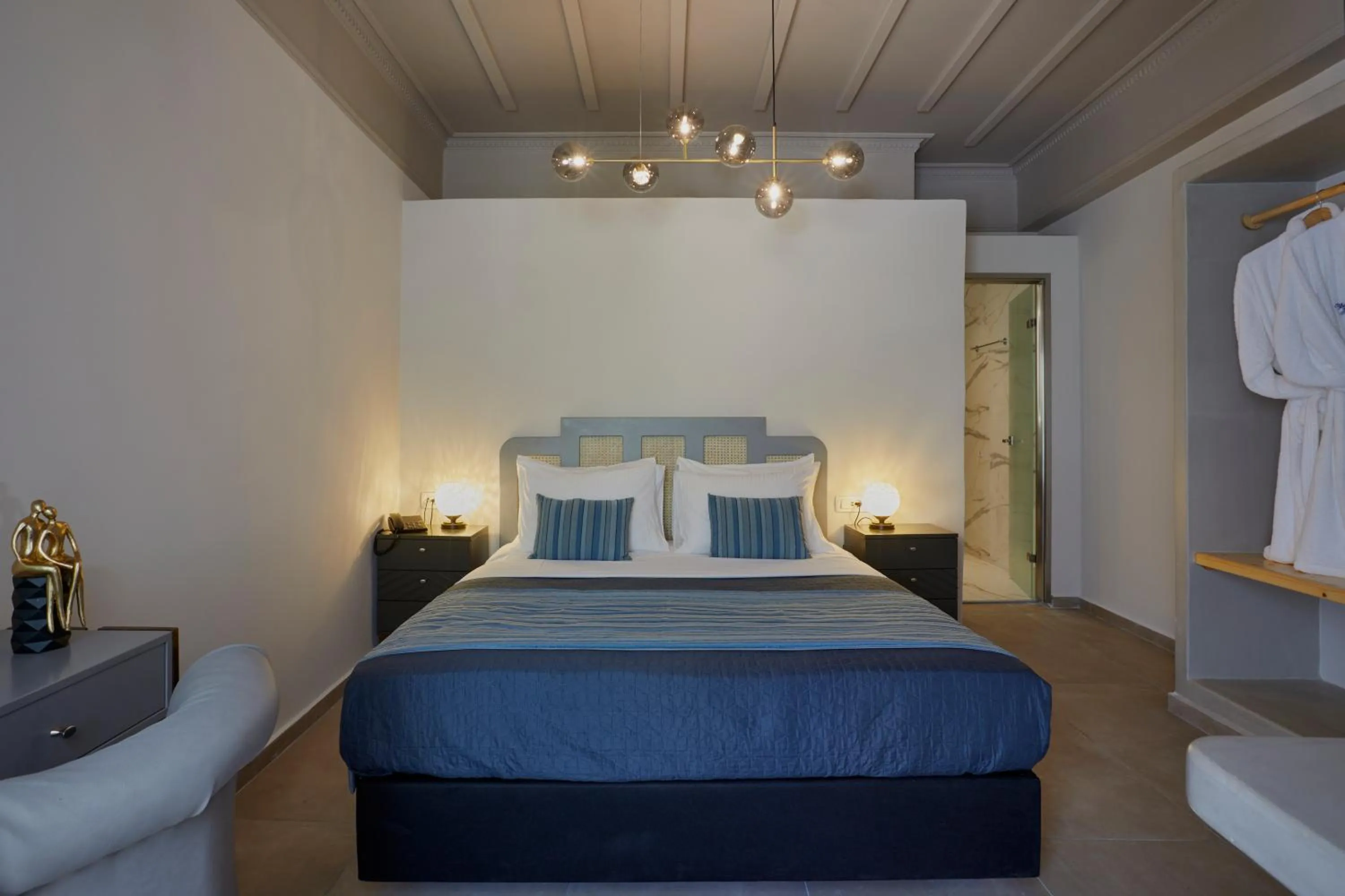 Bedroom, Bed in Blue Sea Hotel