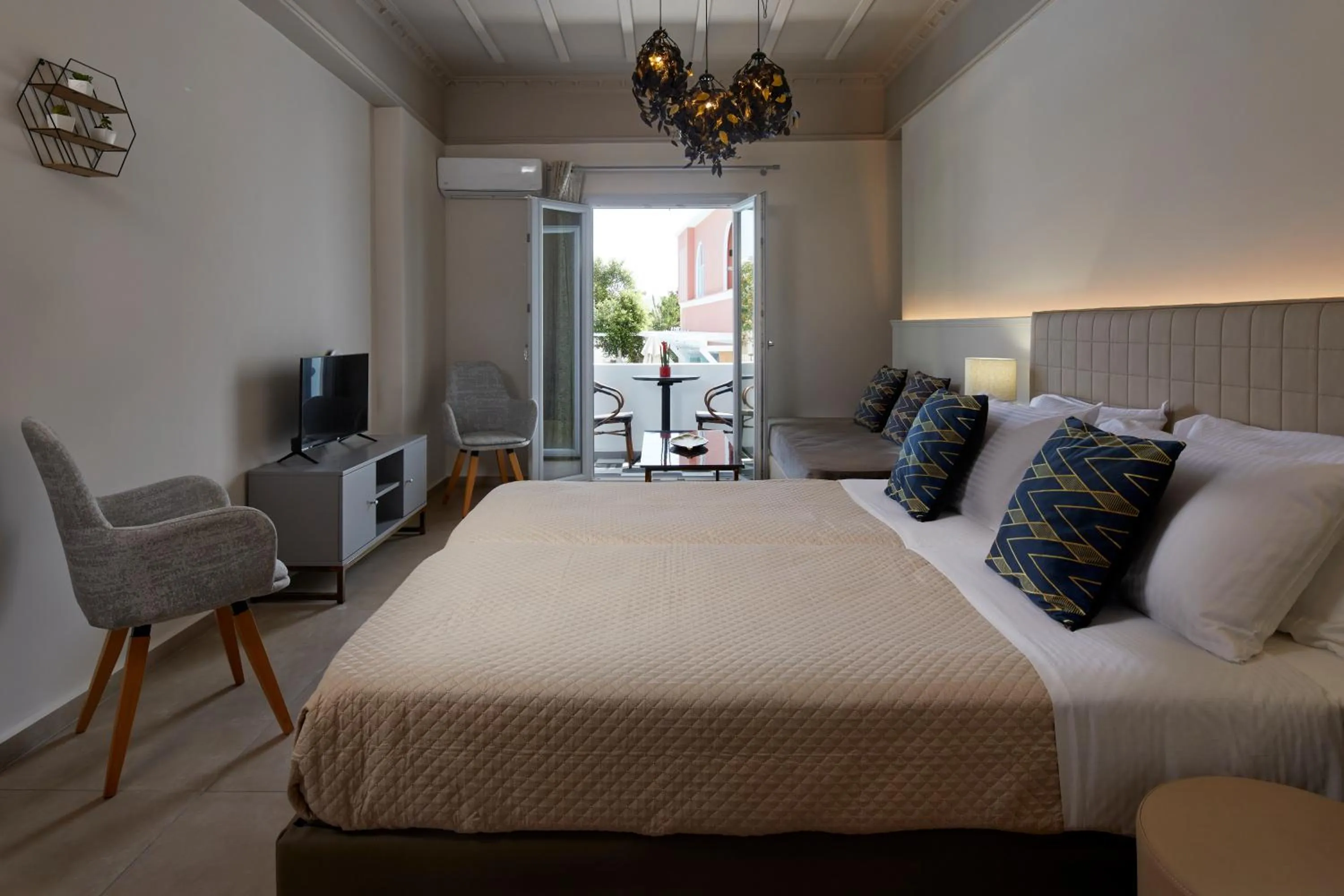 Bedroom, Bed in Blue Sea Hotel