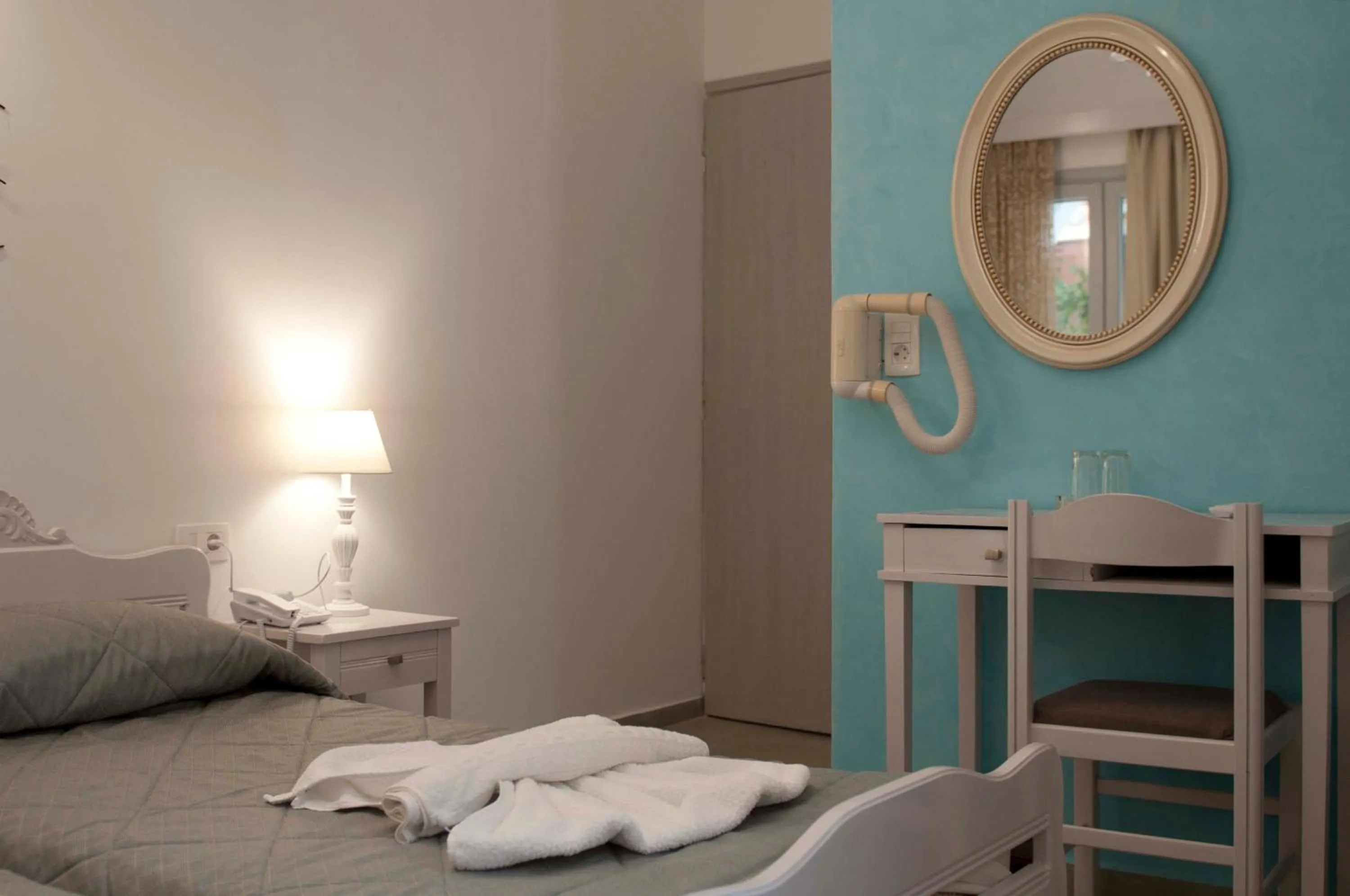 Time of day, Bed in Blue Sea Hotel