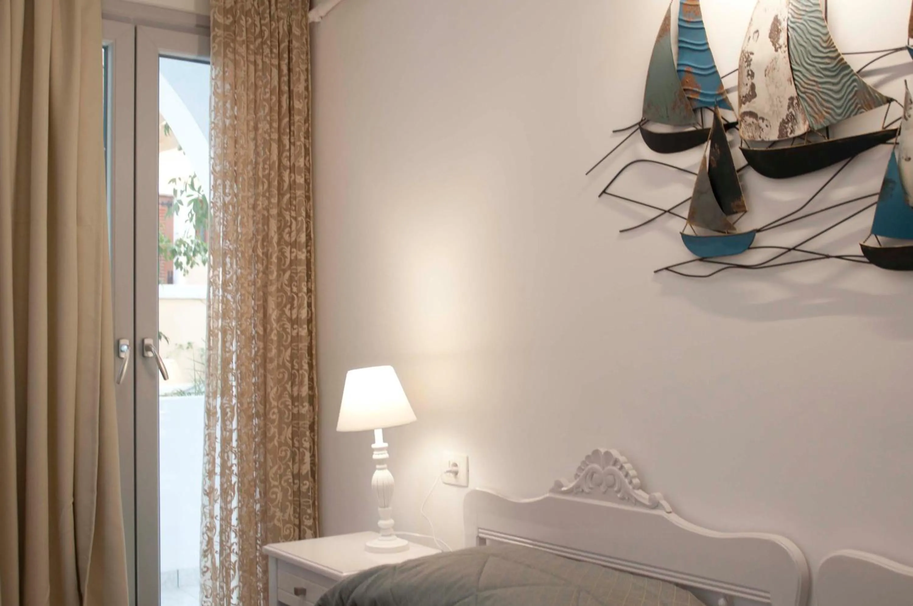 Time of day, Bed in Blue Sea Hotel