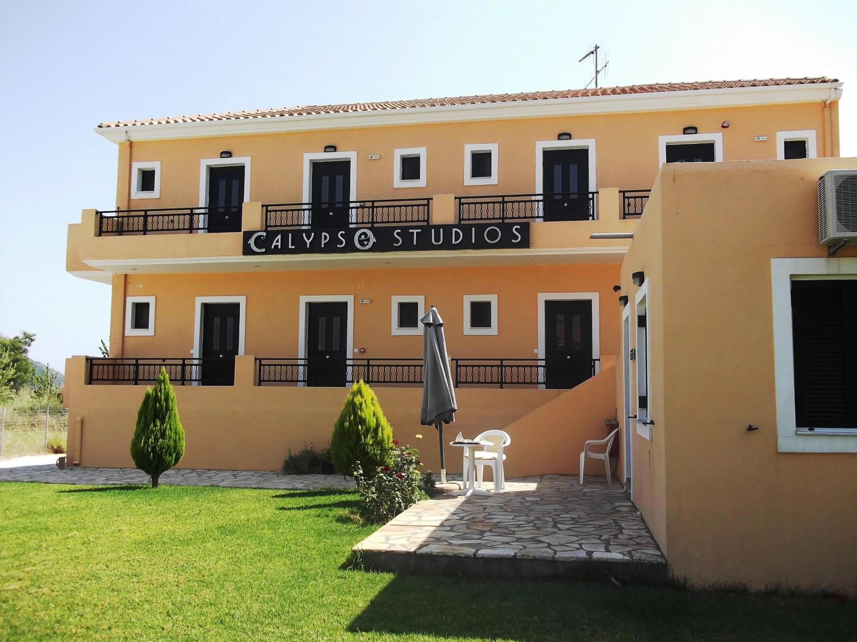 Facade/entrance in Calypso Luxury Studios