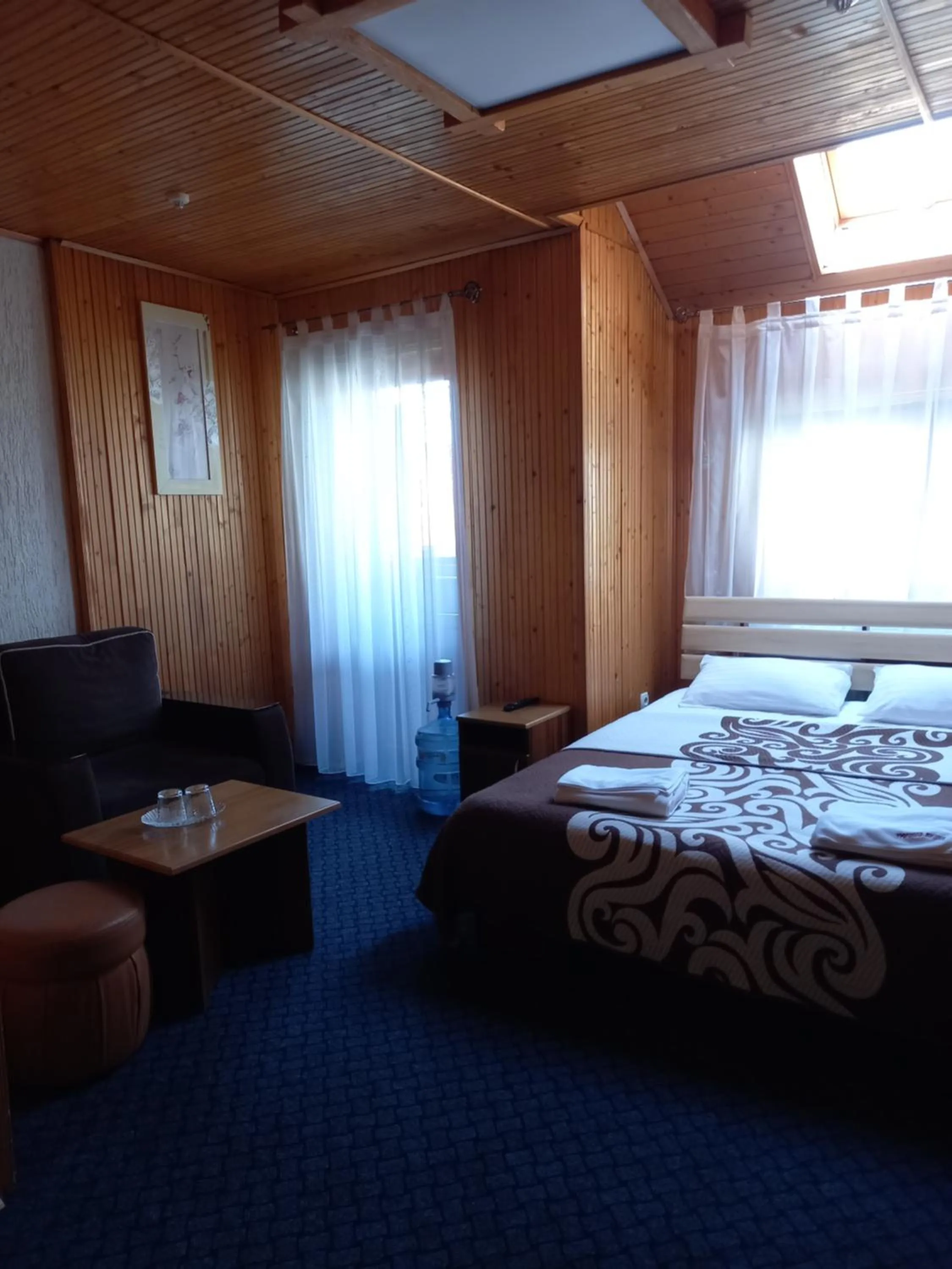 Family Room (2 Adults + 1 Child) in Urochyshe Vyshnya