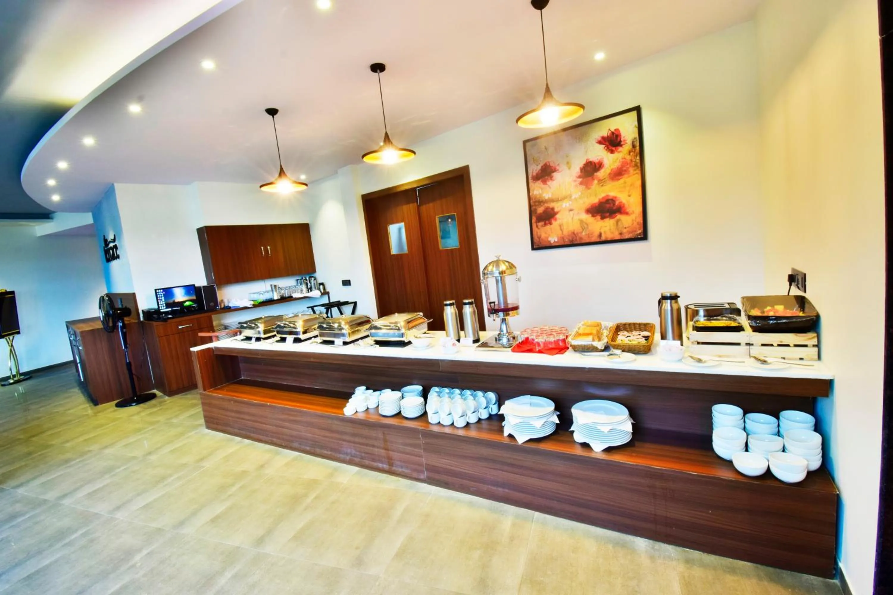 Restaurant/places to eat in Aura One Hotel