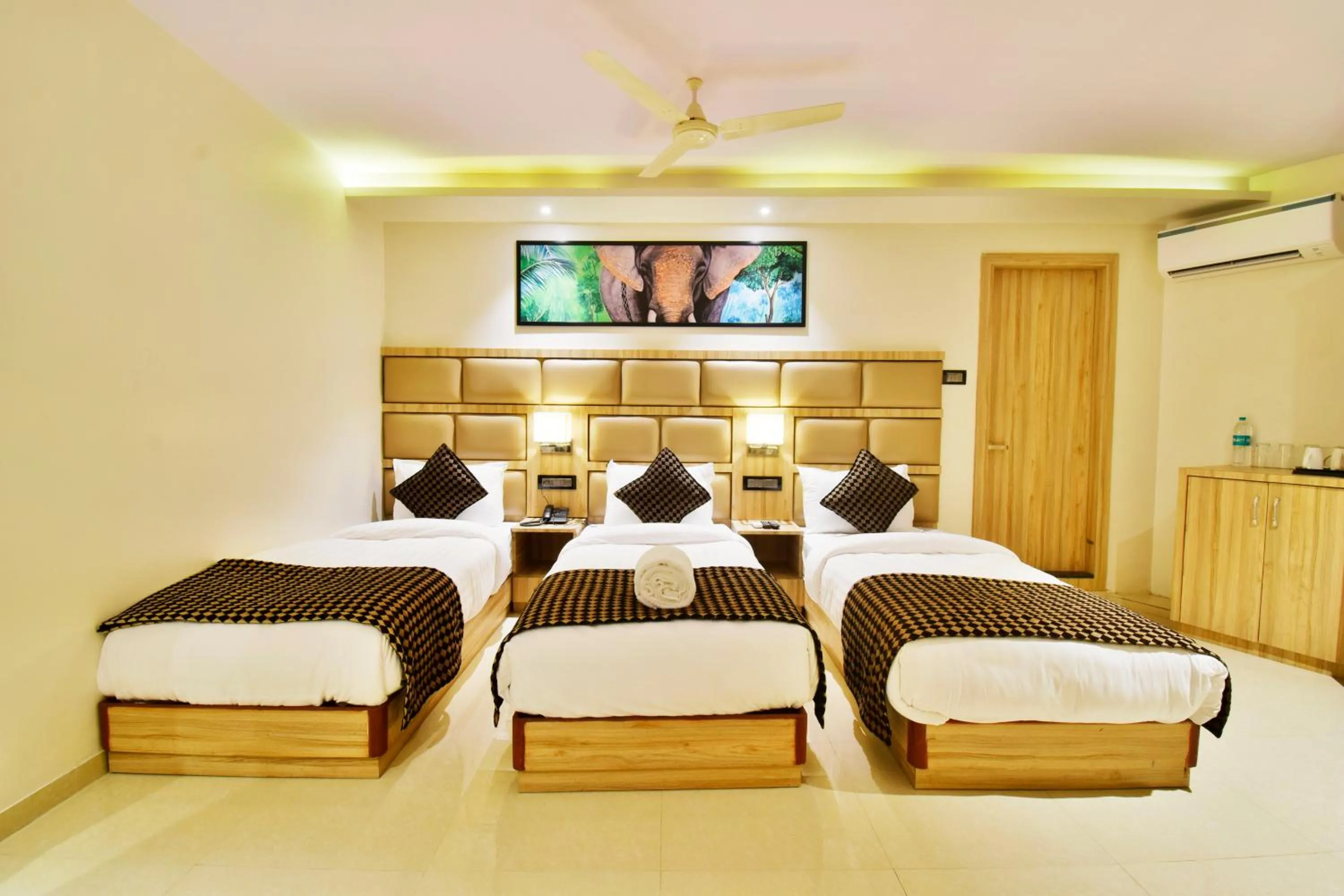 Bedroom, Bed in Aura One Hotel