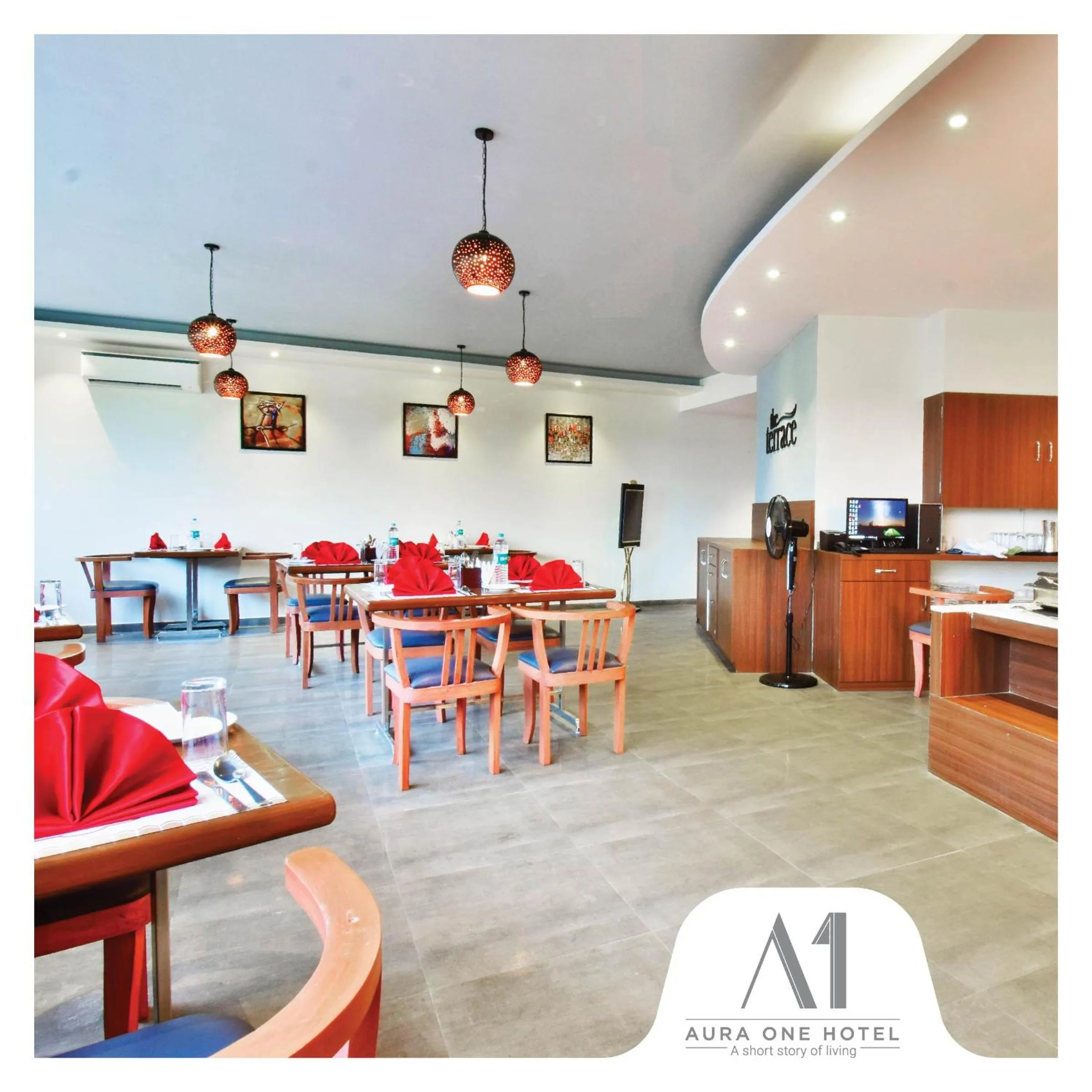 Food and drinks in Aura One Hotel