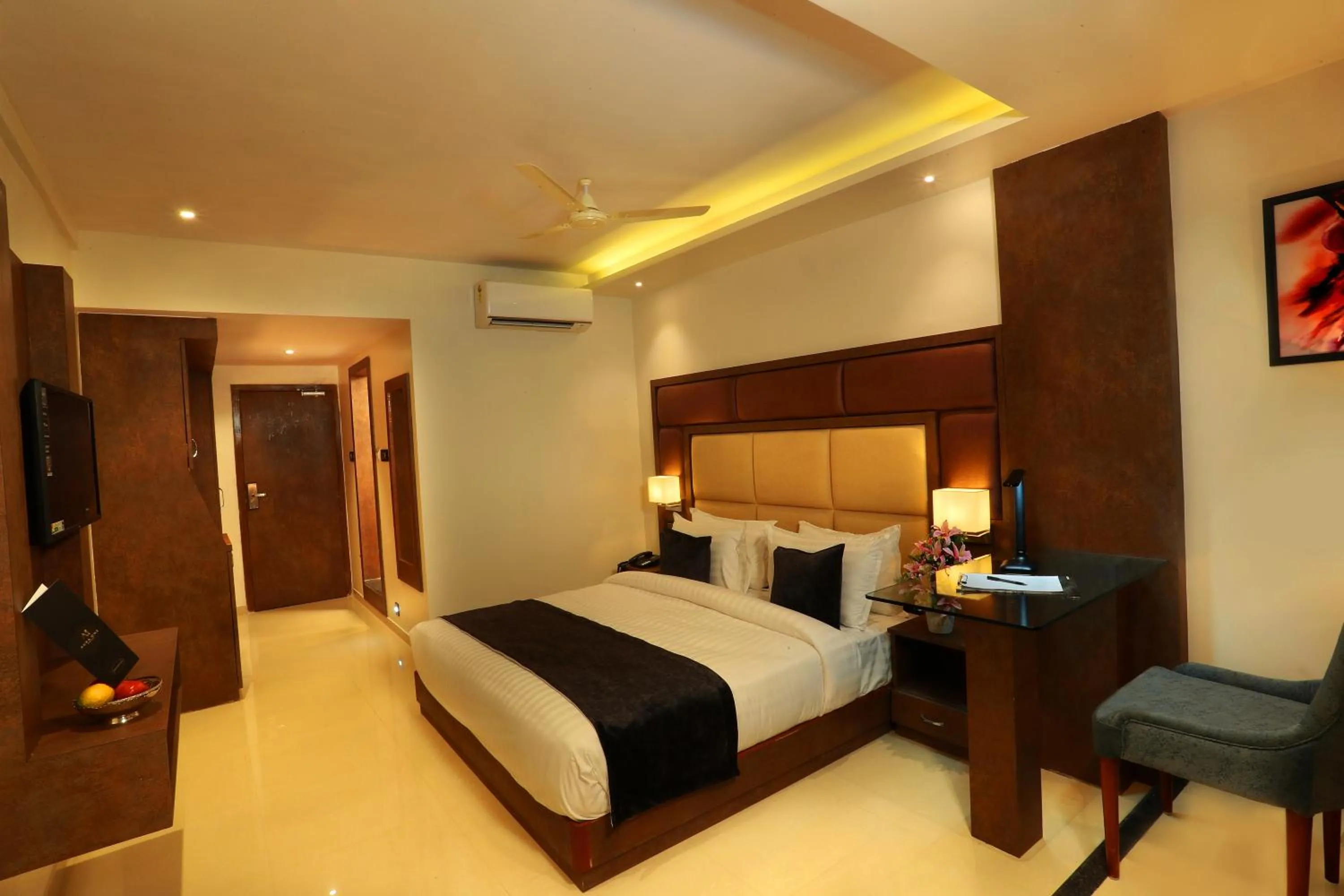 Bedroom, Bed in Aura One Hotel